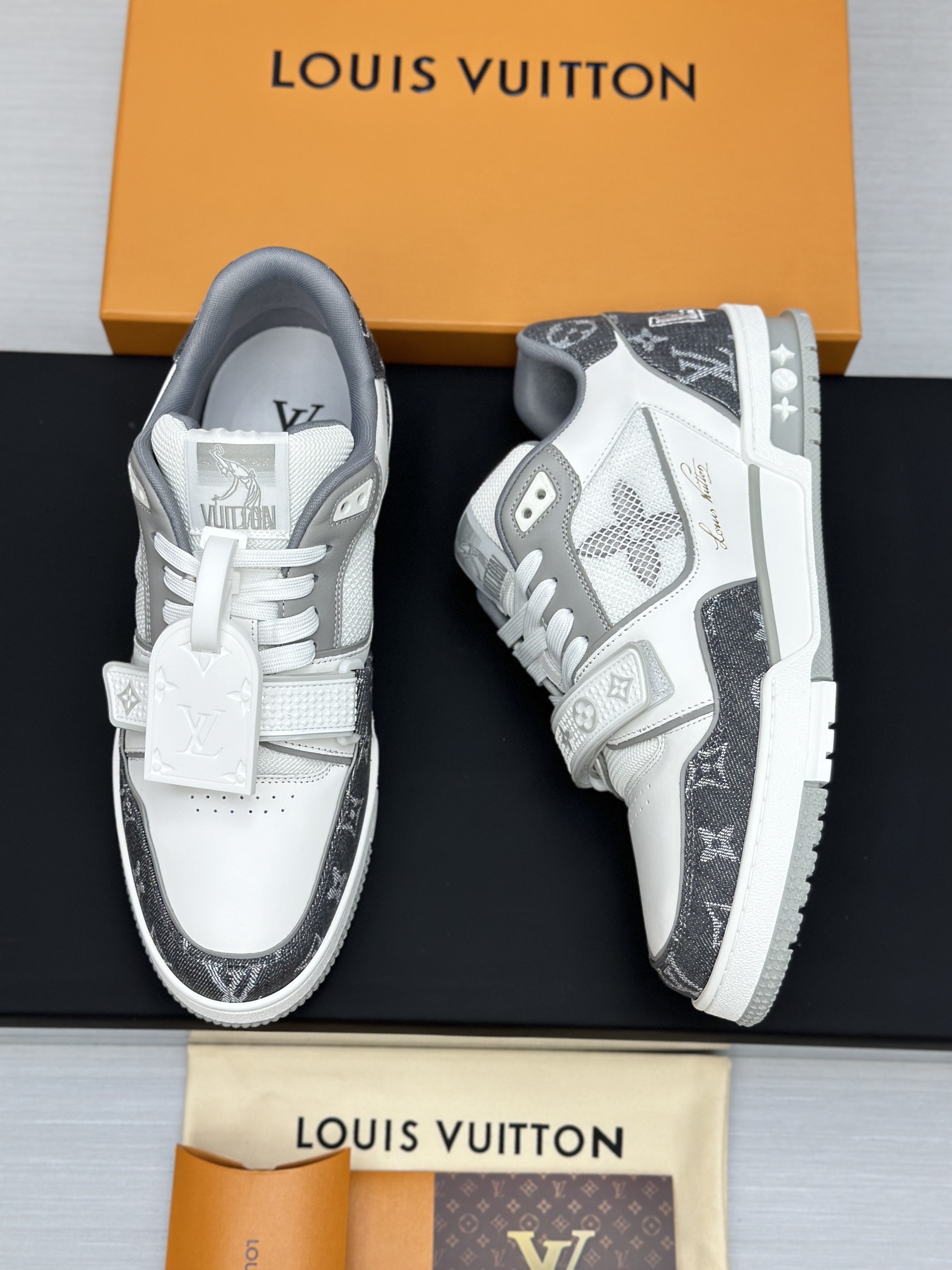 LV復刻 灰白Monogram Trainer运动鞋 男士低帮休闲鞋| 8 LV復刻 灰白Monogram Trainer运动鞋 男士低帮休闲鞋