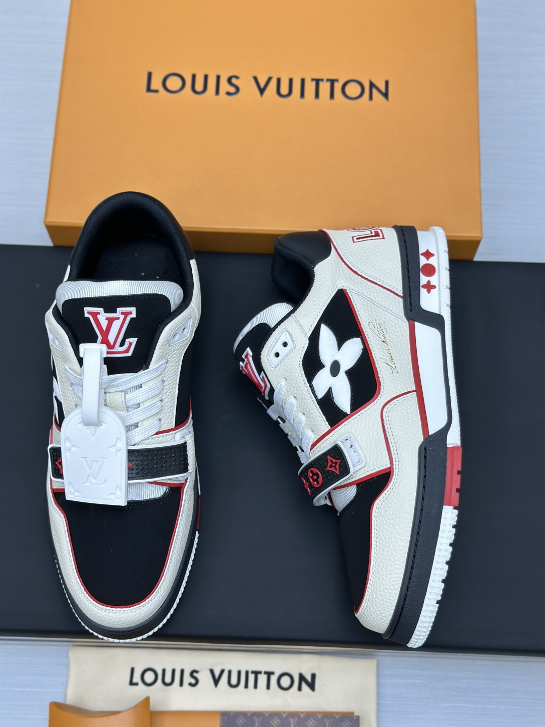 LV原單 黑白紅Trainer低帮运动鞋 潮流百搭休闲板鞋| 8 LV原單 黑白紅Trainer低帮运动鞋 潮流百搭休闲板鞋