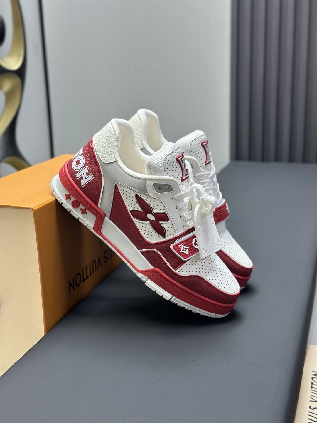 LV A貨 Trainer 紅白撞色運動鞋 男士潮流街頭板鞋| 12 LV A貨 Trainer 紅白撞色運動鞋 男士潮流街頭板鞋