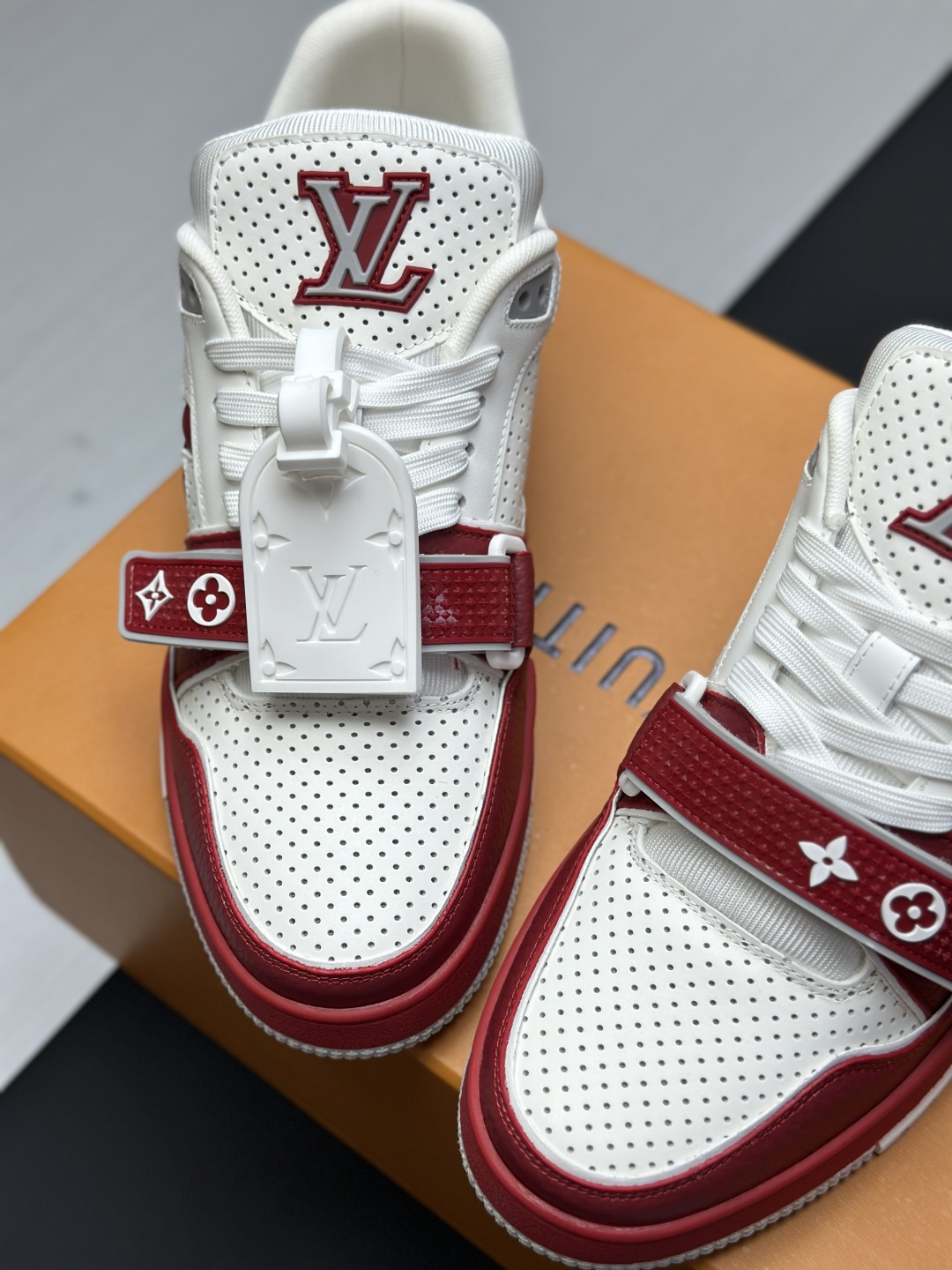 LV A貨 Trainer 紅白撞色運動鞋 男士潮流街頭板鞋| 11 LV A貨 Trainer 紅白撞色運動鞋 男士潮流街頭板鞋