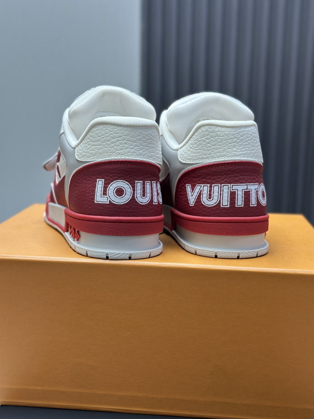 LV A貨 Trainer 紅白撞色運動鞋 男士潮流街頭板鞋| 9 LV A貨 Trainer 紅白撞色運動鞋 男士潮流街頭板鞋