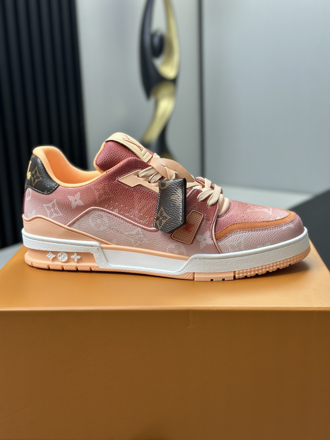 LV復刻 Trainer 粉橘漸層老花運動鞋 女款時尚休閒板鞋| 7 LV復刻 Trainer 粉橘漸層老花運動鞋 女款時尚休閒板鞋