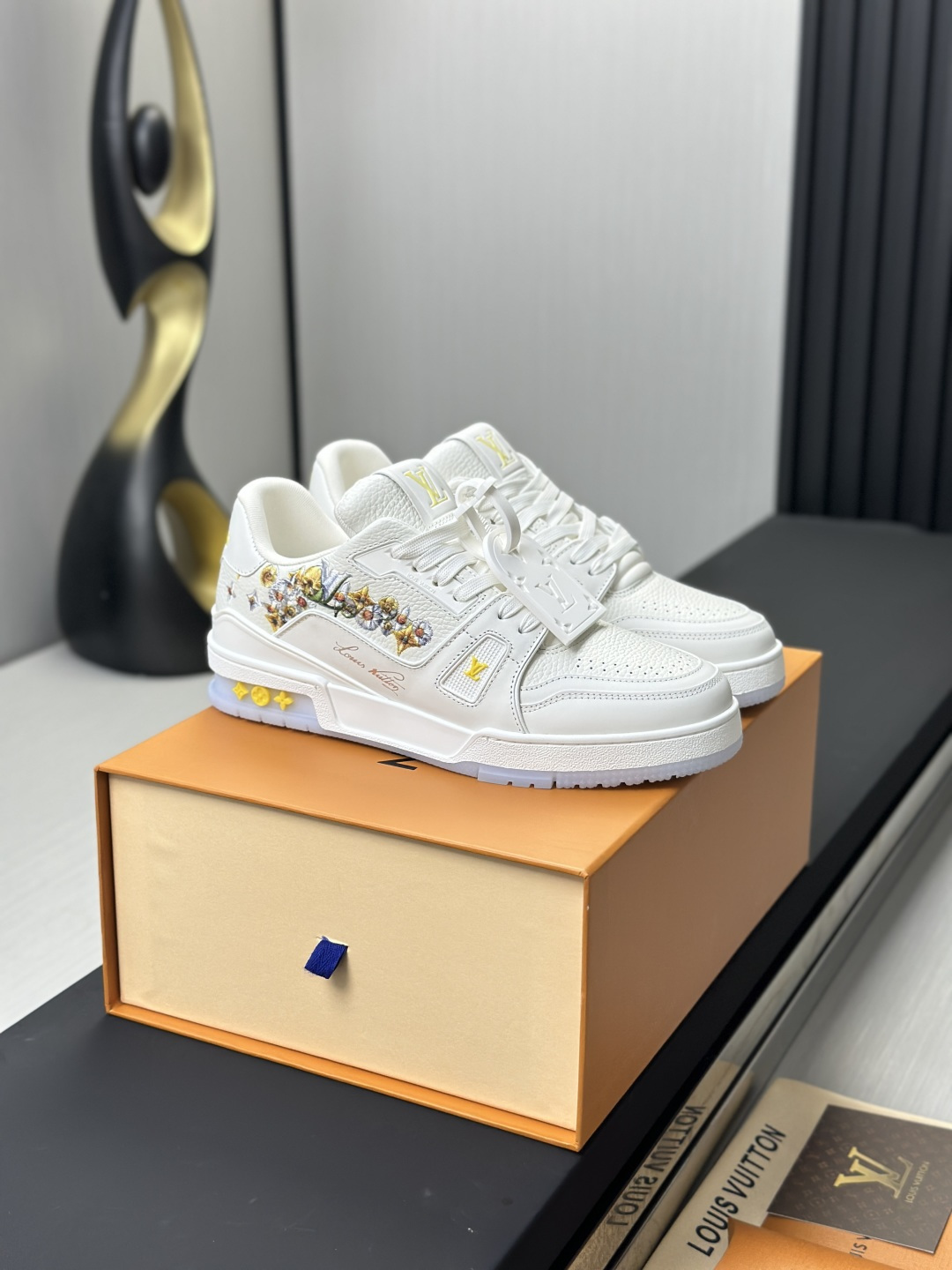 LV原單 Trainer 花卉刺繡小白鞋 精品休閒運動鞋| 14 LV原單 Trainer 花卉刺繡小白鞋 精品休閒運動鞋