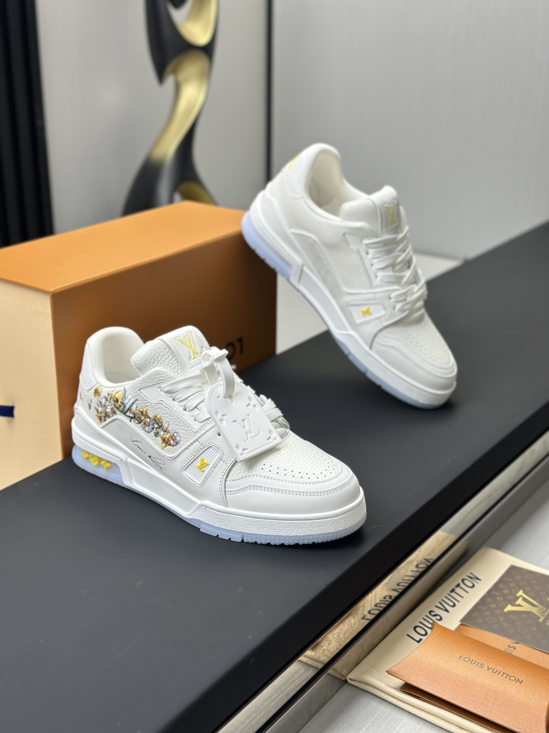 LV原單 Trainer 花卉刺繡小白鞋 精品休閒運動鞋| 13 LV原單 Trainer 花卉刺繡小白鞋 精品休閒運動鞋