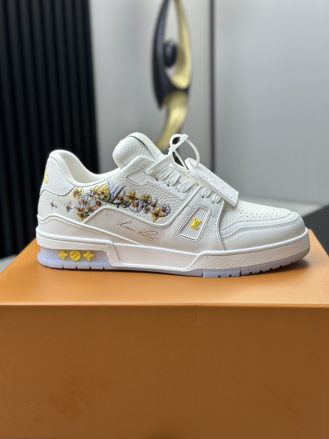 LV原單 Trainer 花卉刺繡小白鞋 精品休閒運動鞋| 7 LV原單 Trainer 花卉刺繡小白鞋 精品休閒運動鞋