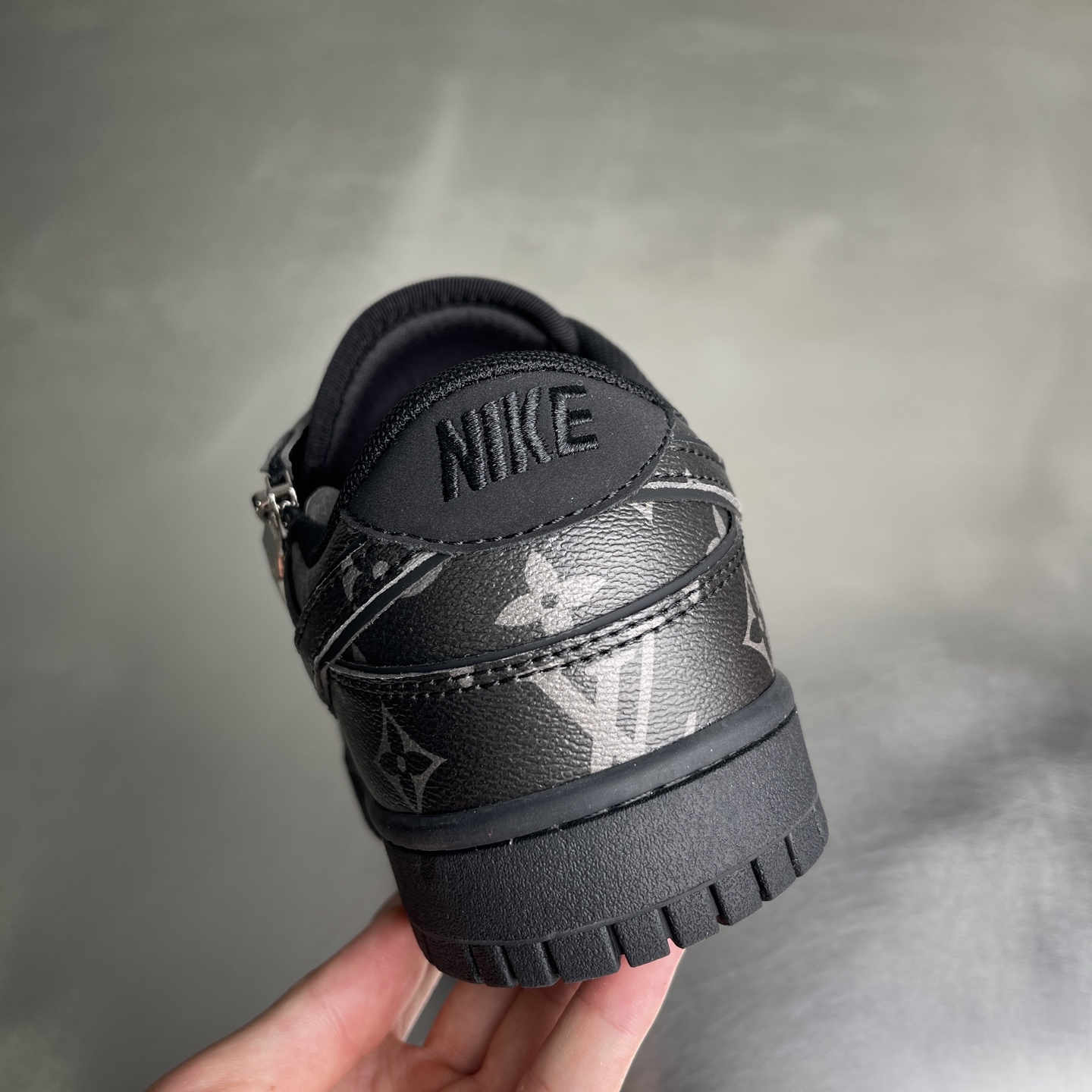 LV 高仿黑灰Monogram聯名拉鍊板鞋 休閒運動鞋| 7 LV 高仿黑灰Monogram聯名拉鍊板鞋 休閒運動鞋