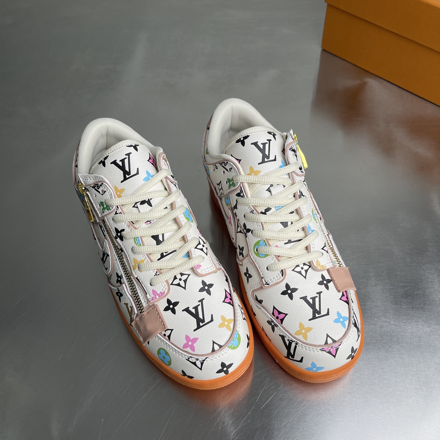 LV 復刻彩色Monogram拉鍊板鞋 潮流休閒運動鞋| 10 LV 復刻彩色Monogram拉鍊板鞋 潮流休閒運動鞋