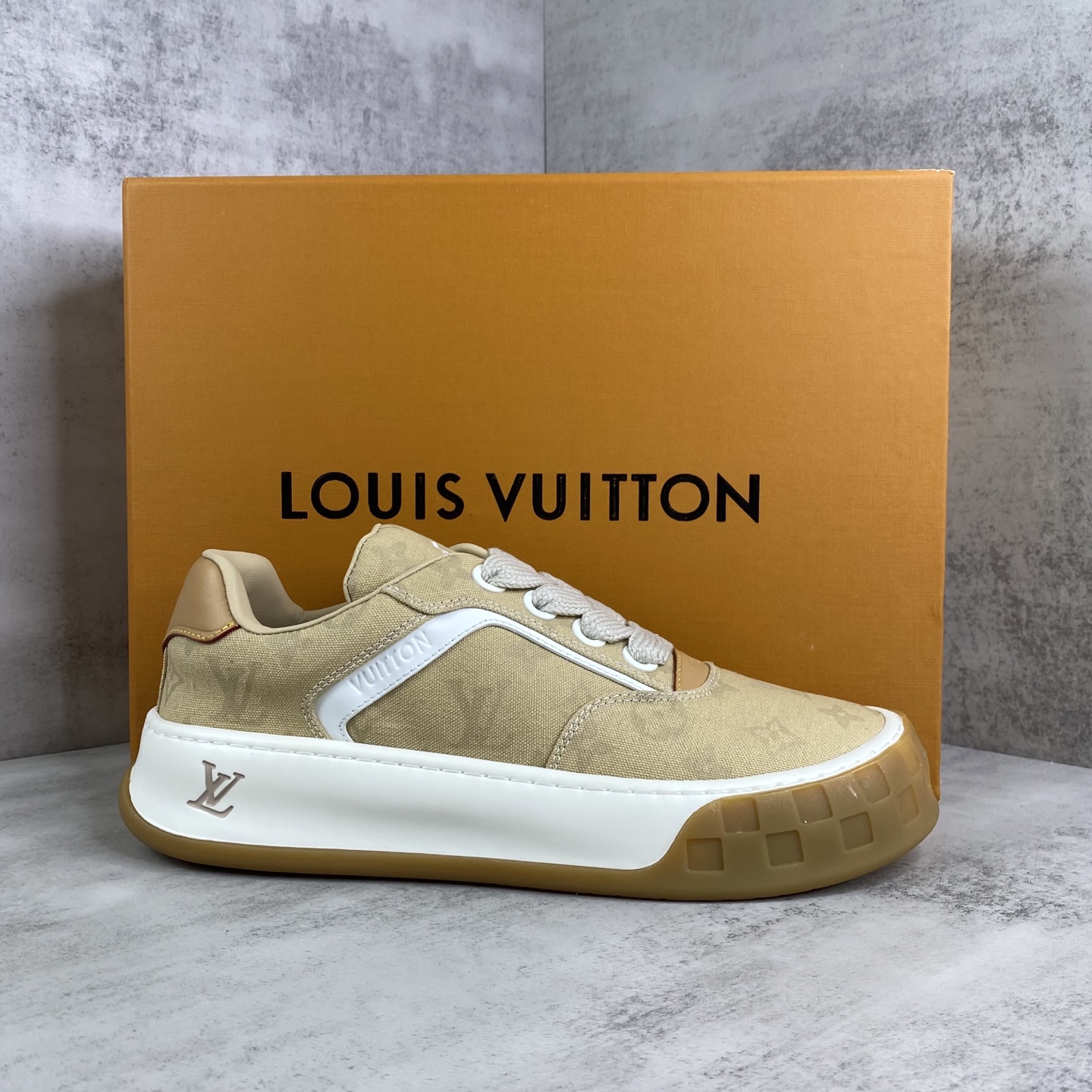 LV A貨 Trainer Maxi Monogram 帆布厚底休閒鞋 卡其色