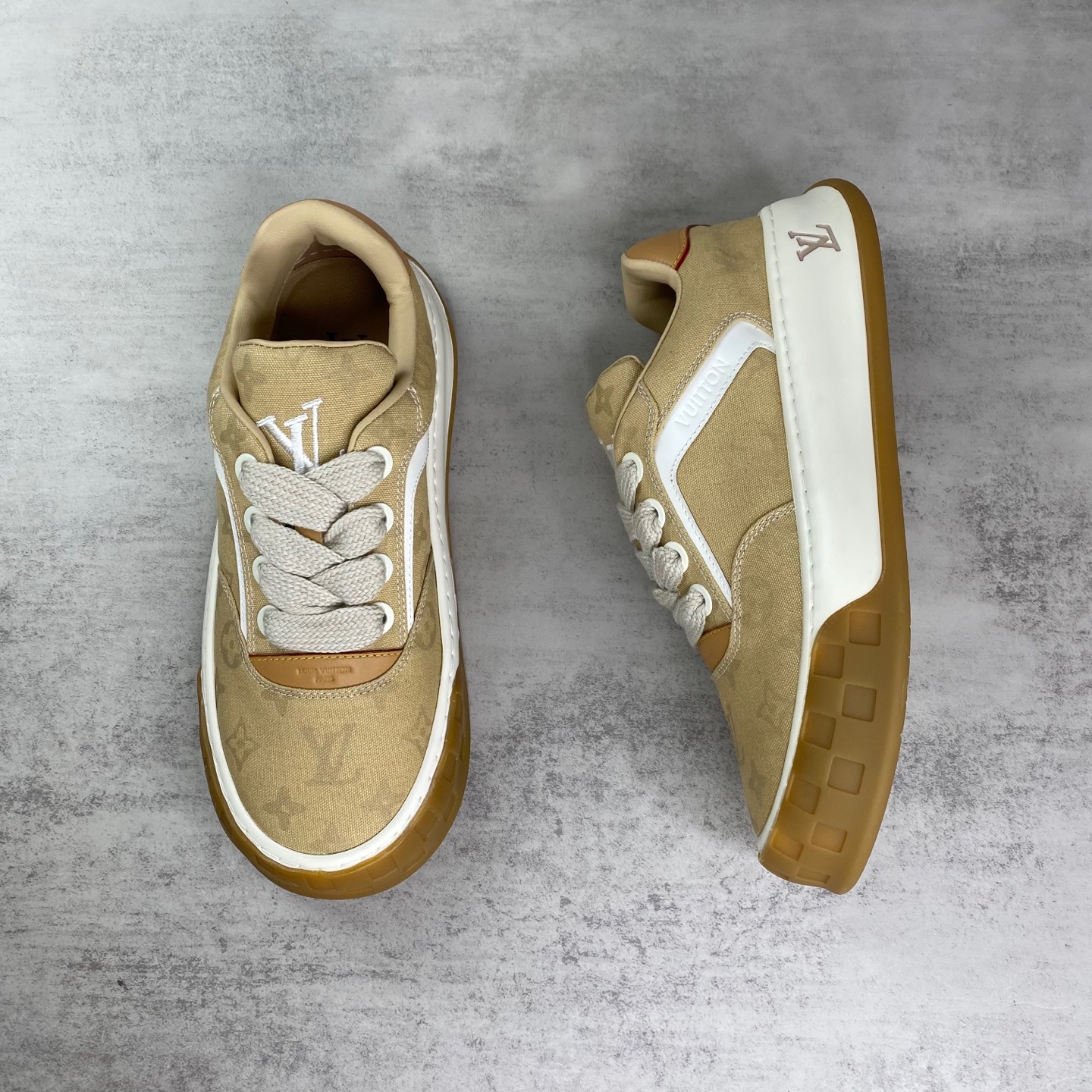 LV A貨 Trainer Maxi Monogram 帆布厚底休閒鞋 卡其色