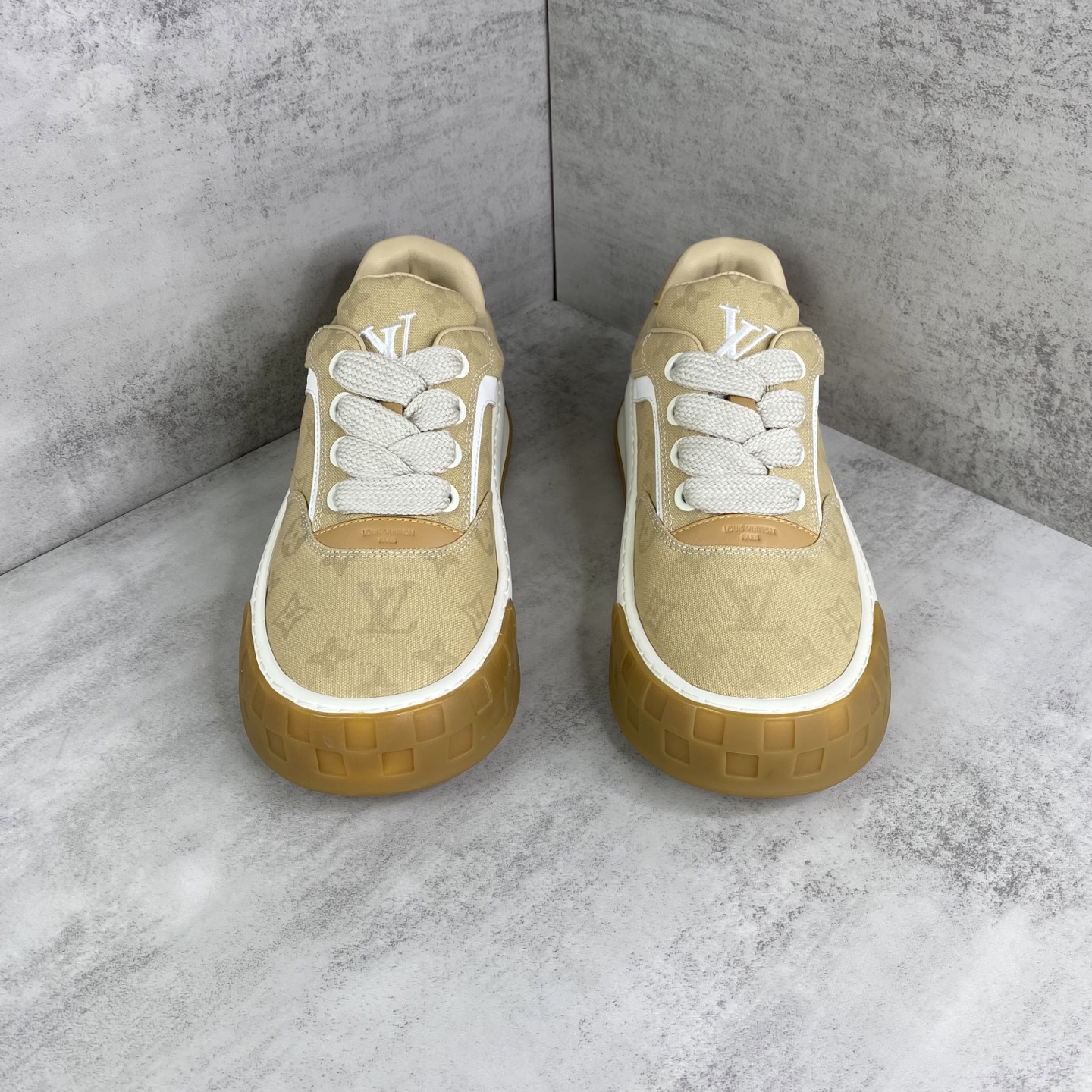 LV A貨 Trainer Maxi Monogram 帆布厚底休閒鞋 卡其色