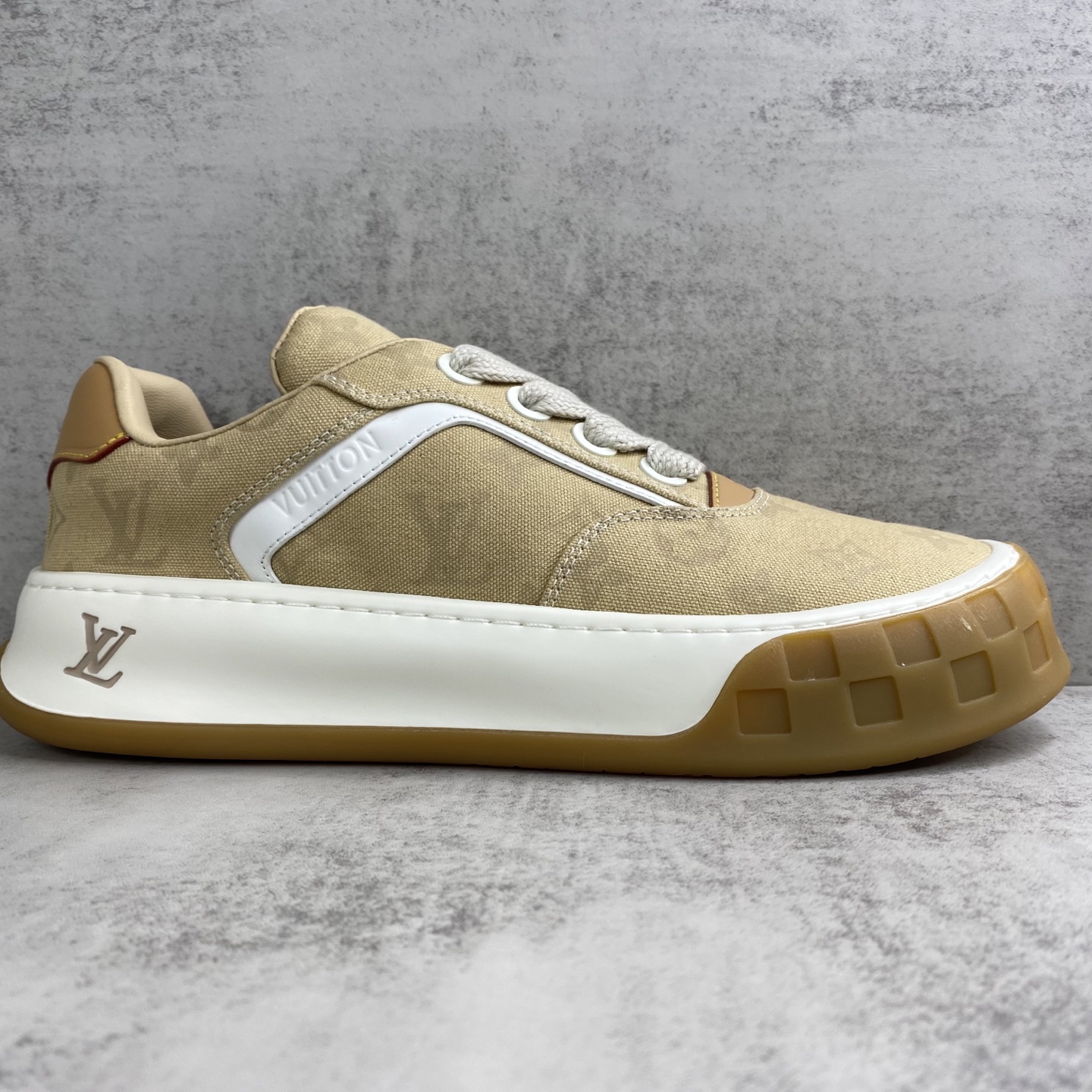 LV A貨 Trainer Maxi Monogram 帆布厚底休閒鞋 卡其色