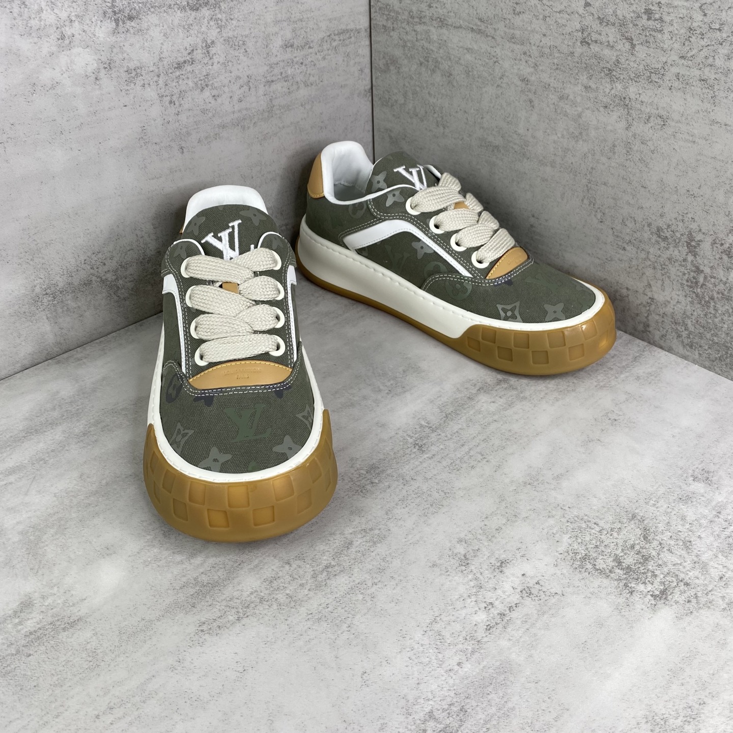 LV 高仿 Trainer Maxi 軍綠 Monogram 厚底休閒鞋| 3 LV 高仿 Trainer Maxi 軍綠 Monogram 厚底休閒鞋