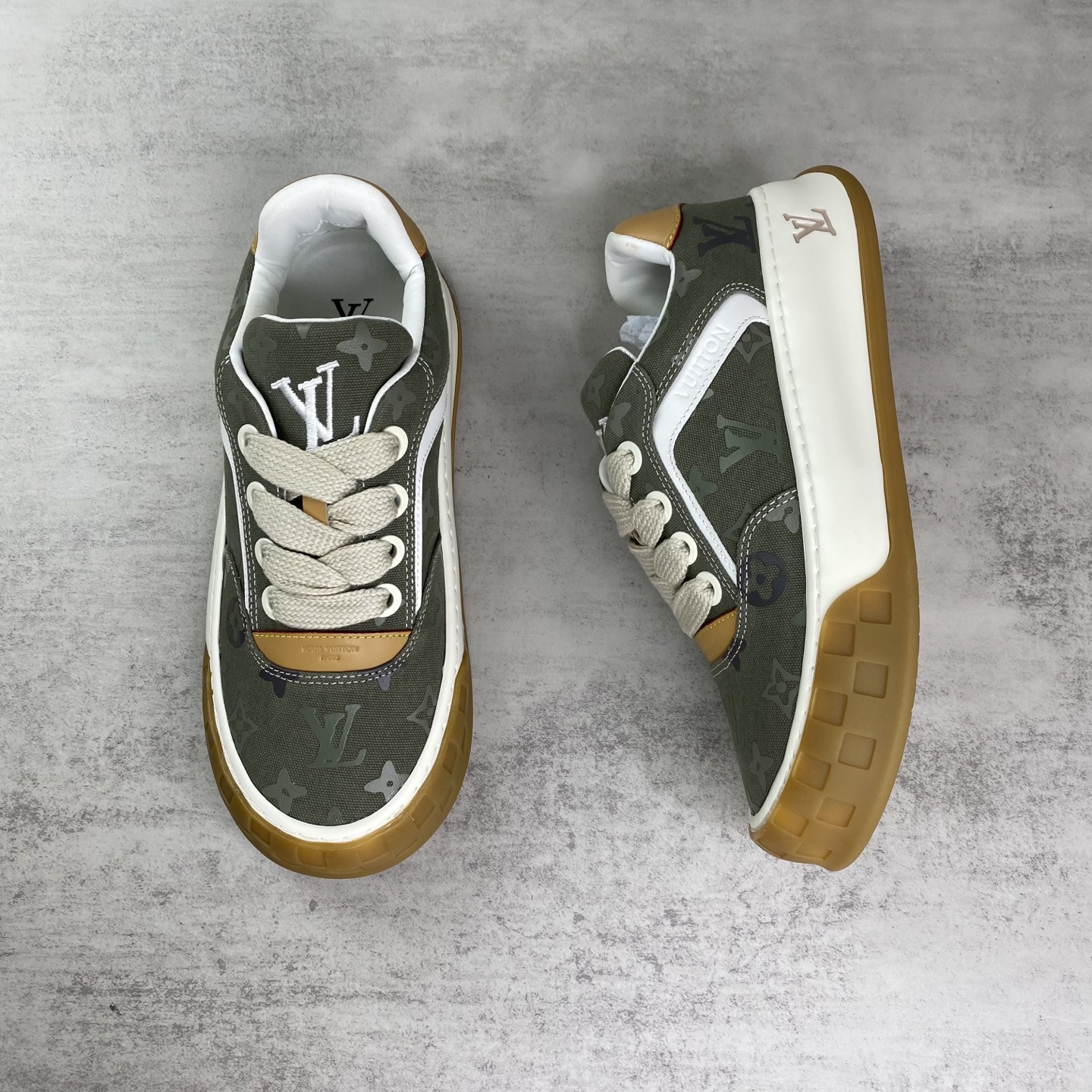 LV 高仿 Trainer Maxi 軍綠 Monogram 厚底休閒鞋| 13 LV 高仿 Trainer Maxi 軍綠 Monogram 厚底休閒鞋