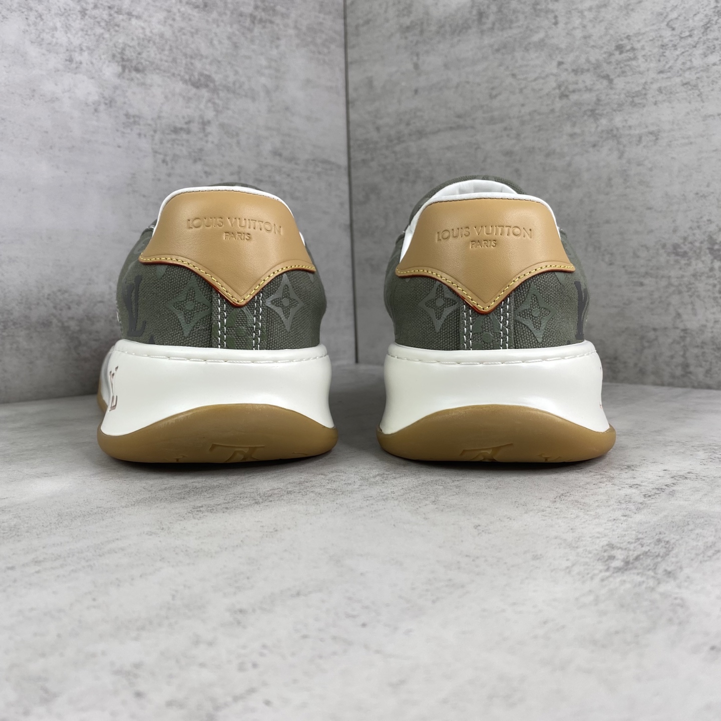 LV 高仿 Trainer Maxi 軍綠 Monogram 厚底休閒鞋| 11 LV 高仿 Trainer Maxi 軍綠 Monogram 厚底休閒鞋