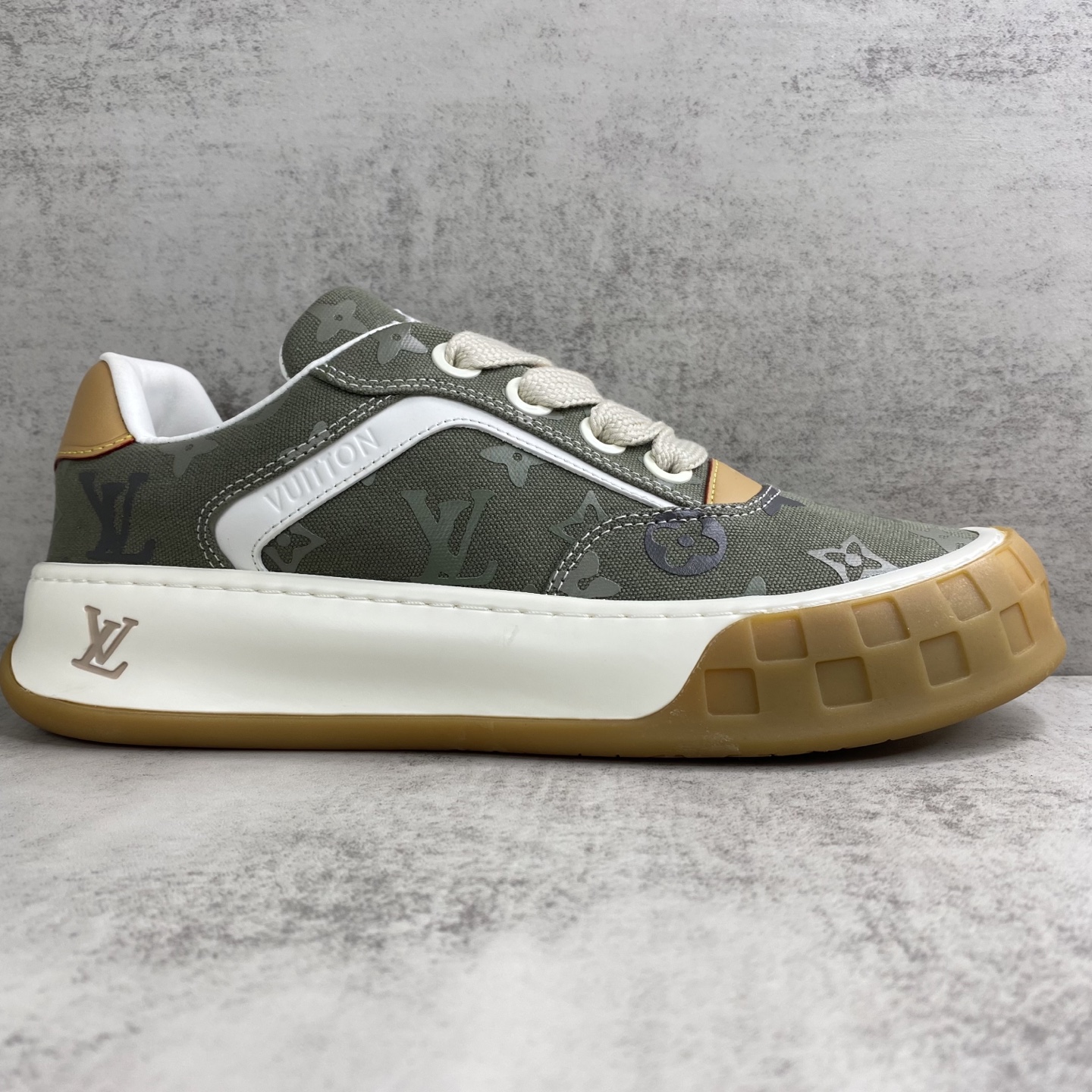 LV 高仿 Trainer Maxi 軍綠 Monogram 厚底休閒鞋| 10 LV 高仿 Trainer Maxi 軍綠 Monogram 厚底休閒鞋