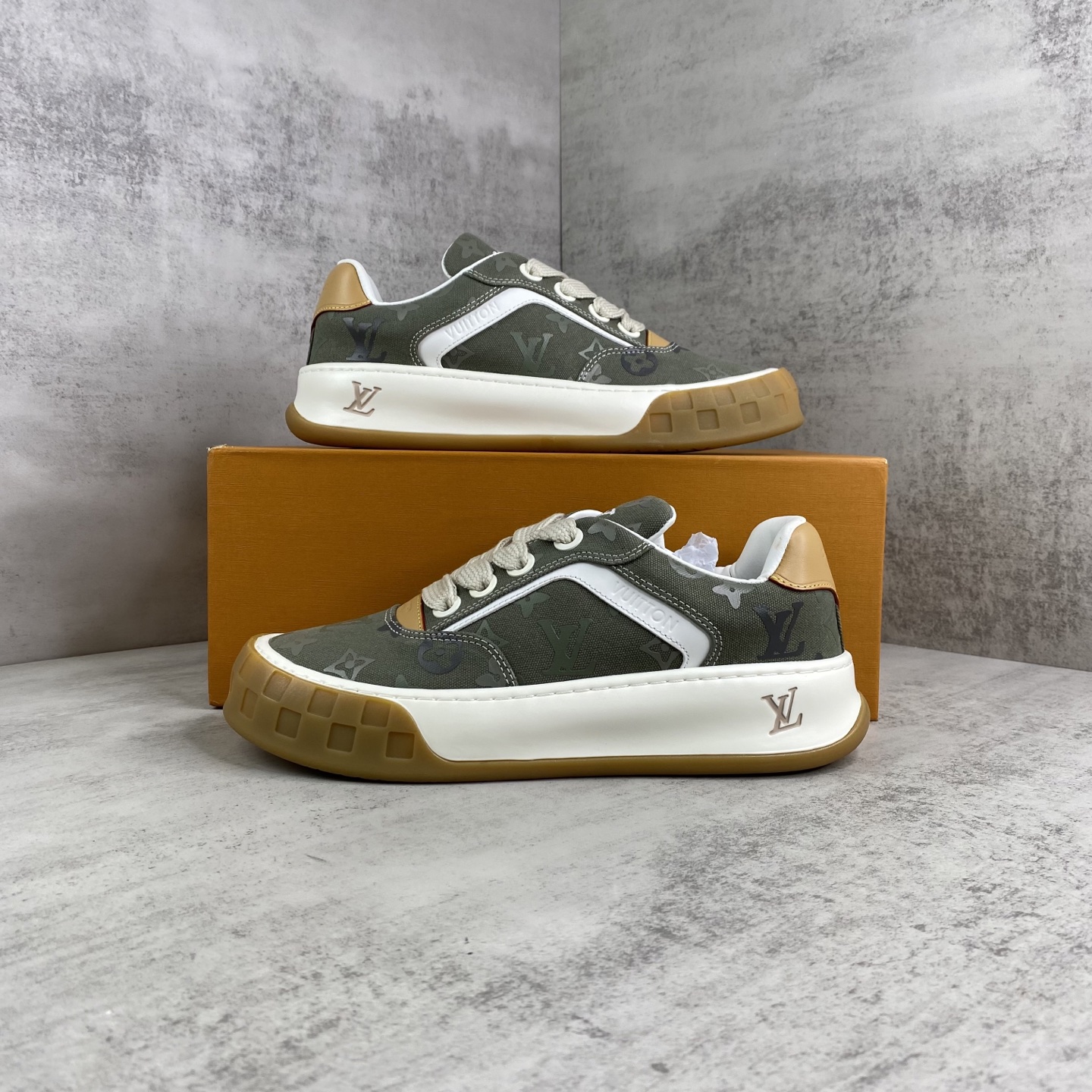 LV 高仿 Trainer Maxi 軍綠 Monogram 厚底休閒鞋| 7 LV 高仿 Trainer Maxi 軍綠 Monogram 厚底休閒鞋
