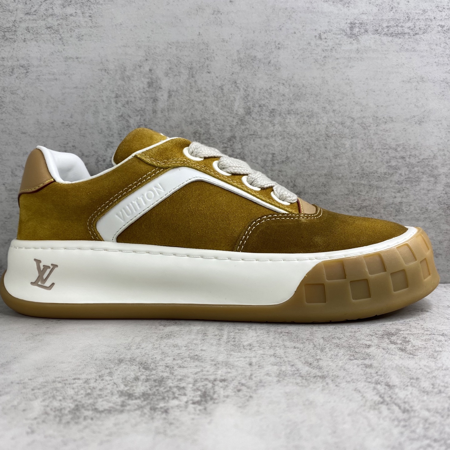 LV 一比一 Trainer Maxi 麂皮厚底運動鞋 焦糖黃色