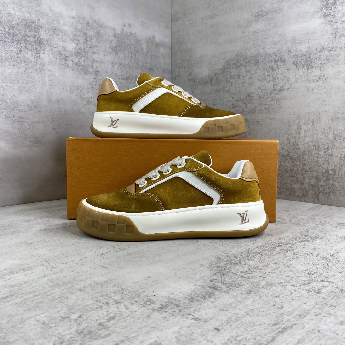 LV 一比一 Trainer Maxi 麂皮厚底運動鞋 焦糖黃色