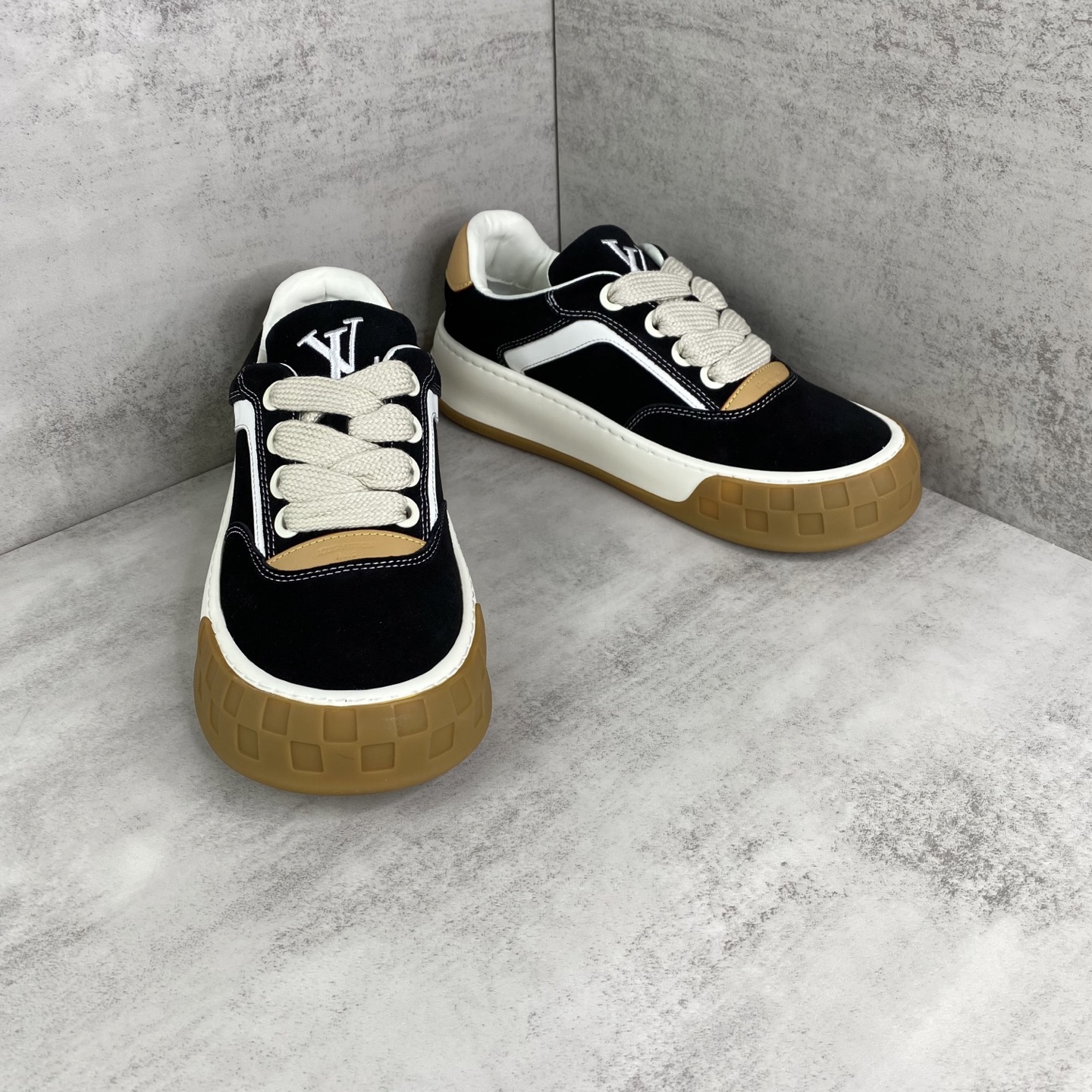 LV A貨 Trainer Maxi 黑色麂皮厚底運動鞋