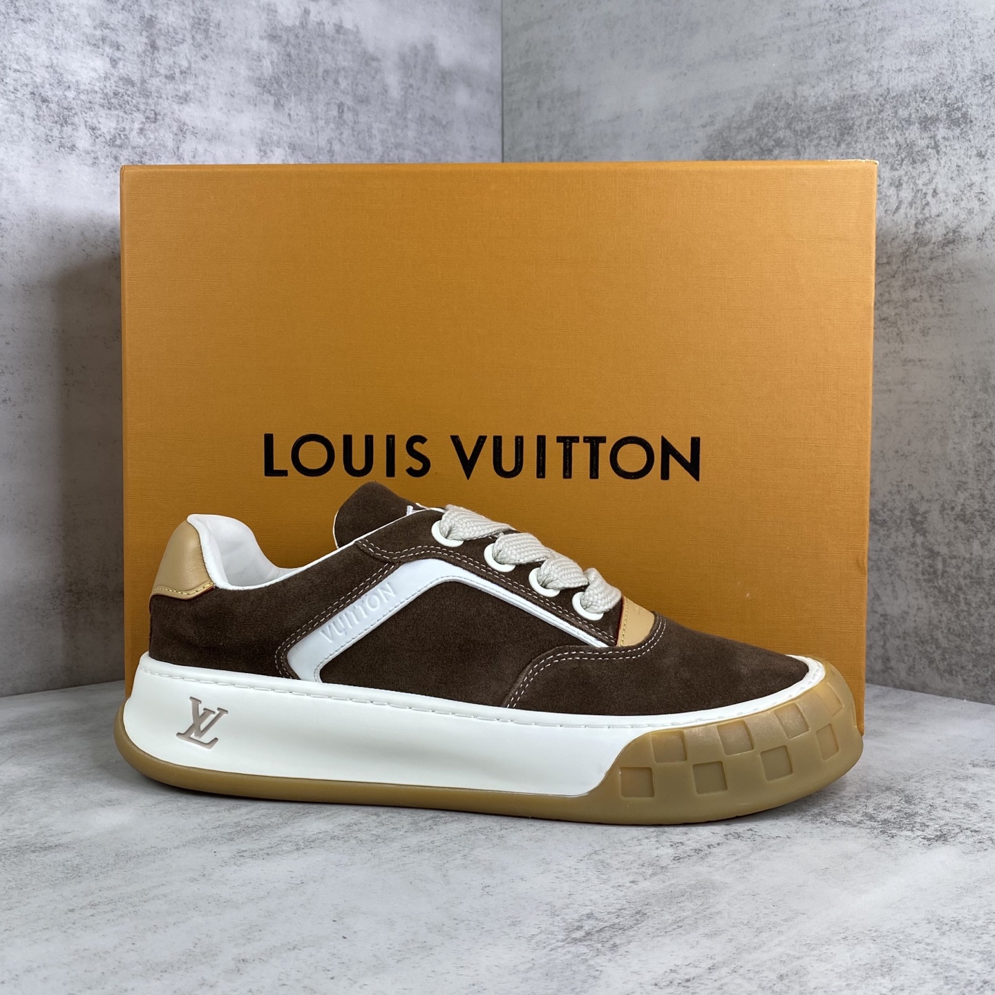 LV 復刻 Trainer Maxi 咖啡色麂皮厚底休閒鞋| 6 LV 復刻 Trainer Maxi 咖啡色麂皮厚底休閒鞋