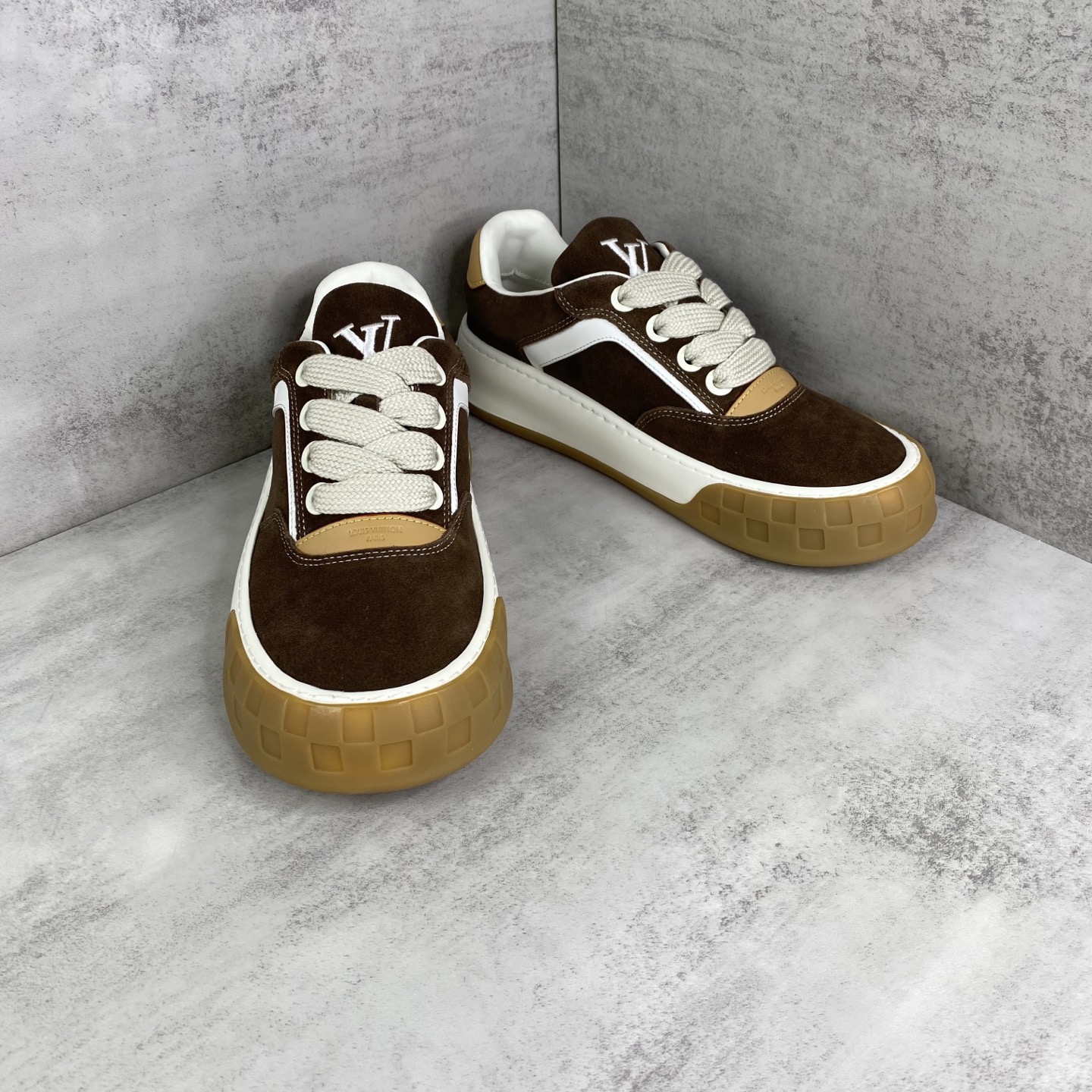LV 復刻 Trainer Maxi 咖啡色麂皮厚底休閒鞋