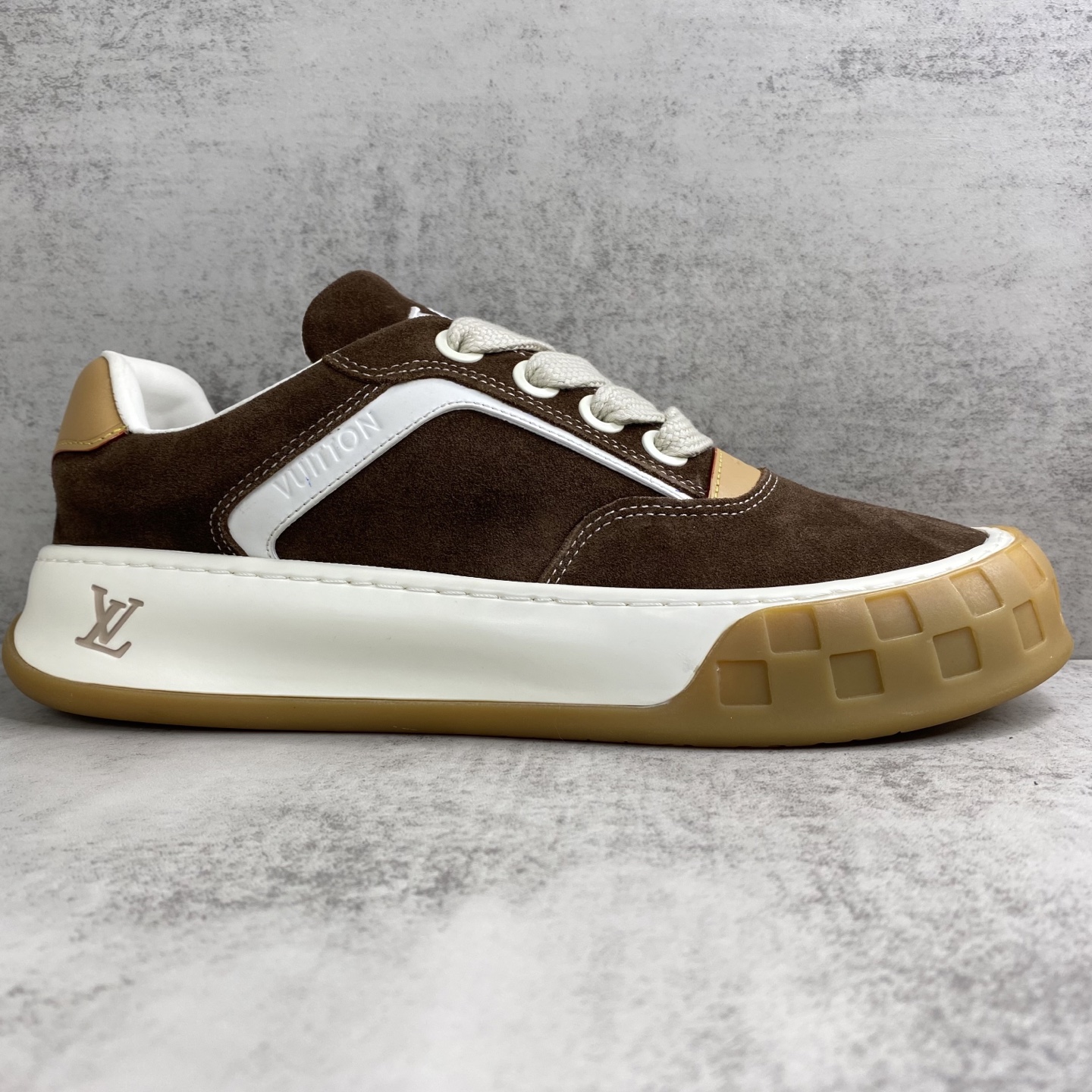 LV 復刻 Trainer Maxi 咖啡色麂皮厚底休閒鞋| 10 LV 復刻 Trainer Maxi 咖啡色麂皮厚底休閒鞋
