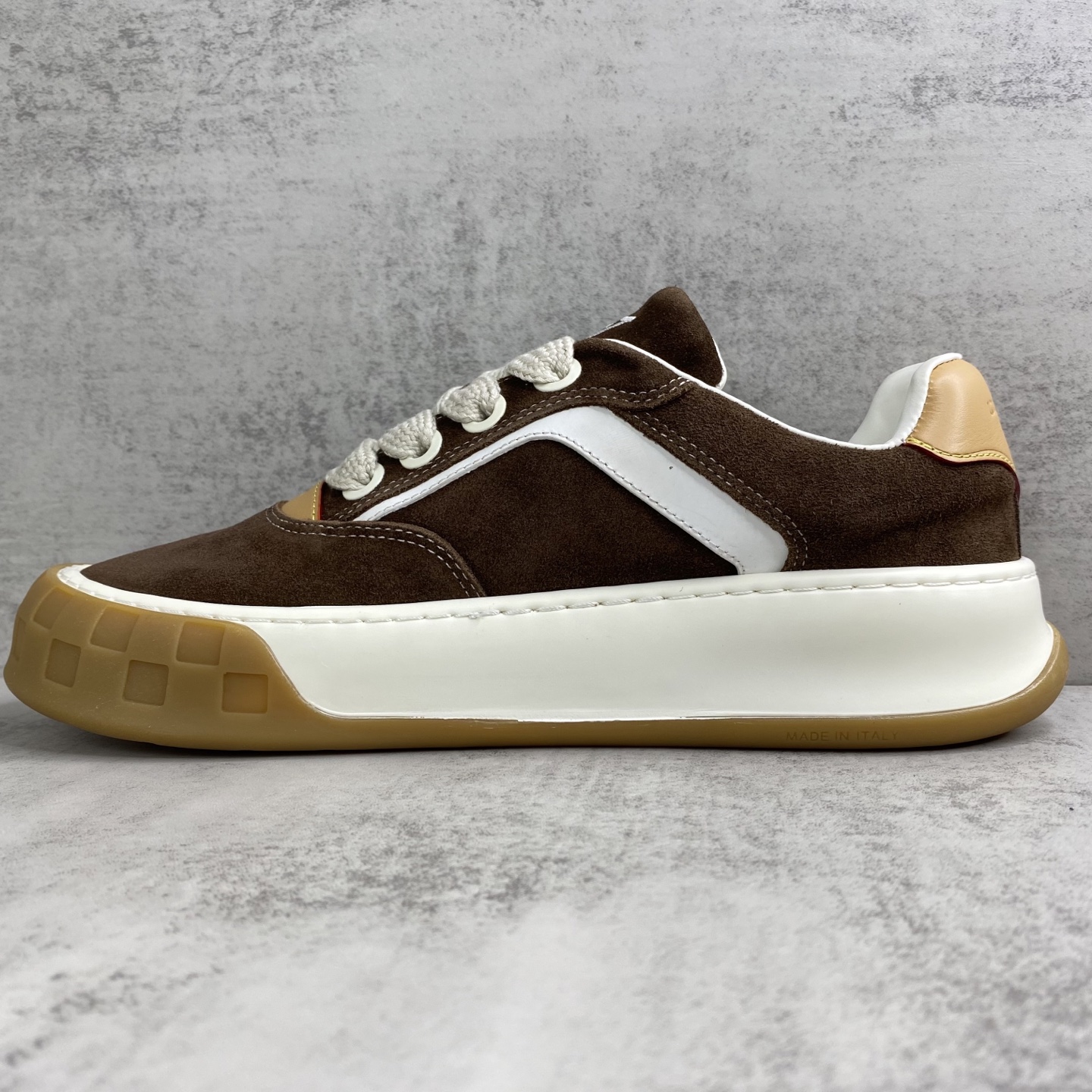 LV 復刻 Trainer Maxi 咖啡色麂皮厚底休閒鞋| 9 LV 復刻 Trainer Maxi 咖啡色麂皮厚底休閒鞋