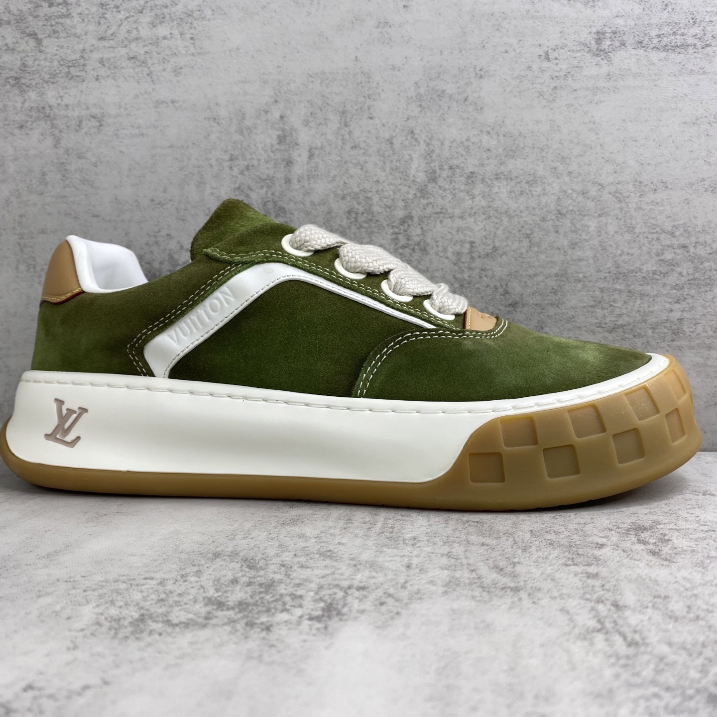 LV A貨厚底休閒鞋 綠色麂皮復古運動板鞋| 10 LV A貨厚底休閒鞋 綠色麂皮復古運動板鞋