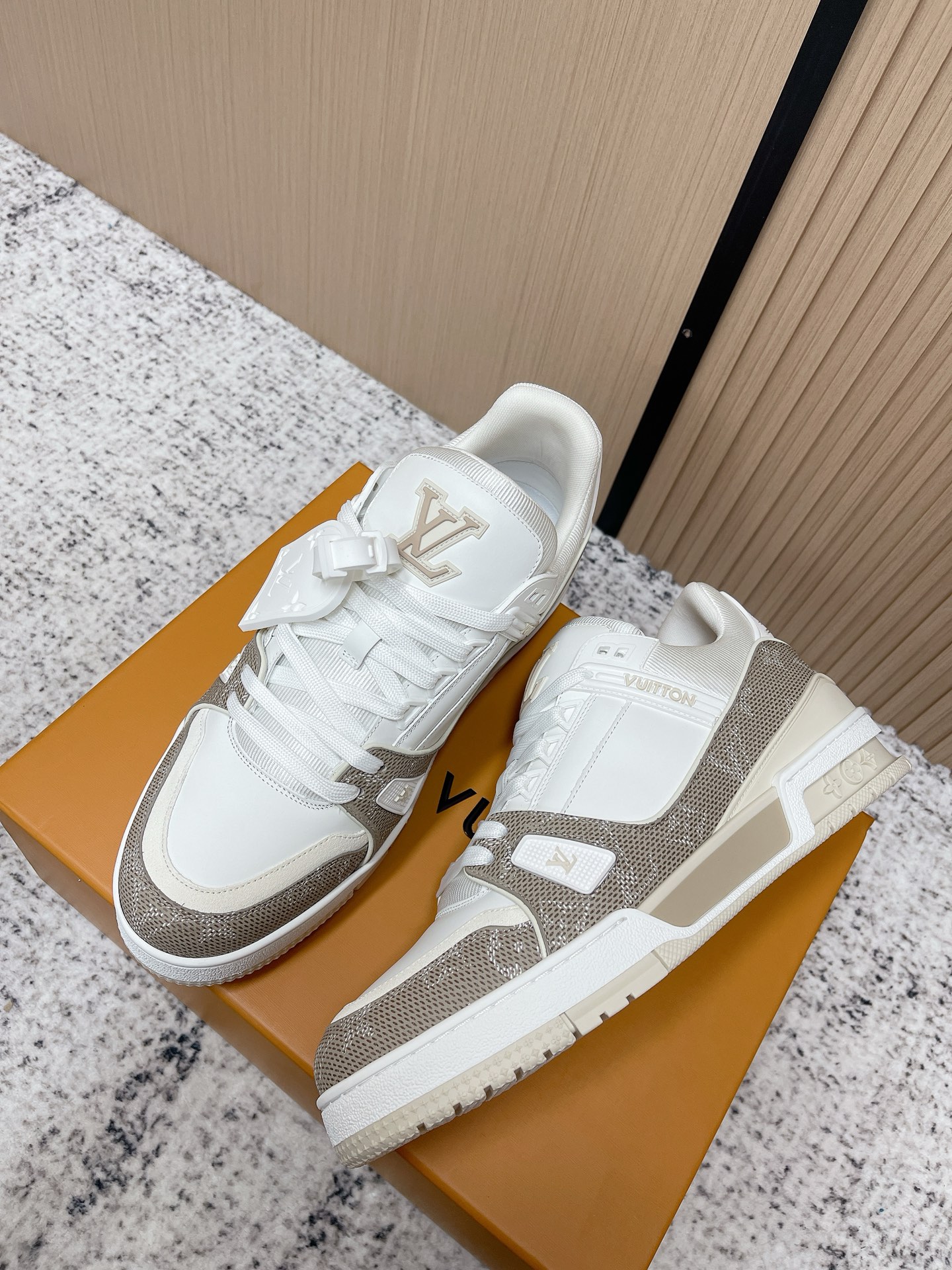 LV A貨 Trainer運動鞋 米白拼接Monogram休閒鞋| 14 LV A貨 Trainer運動鞋 米白拼接Monogram休閒鞋
