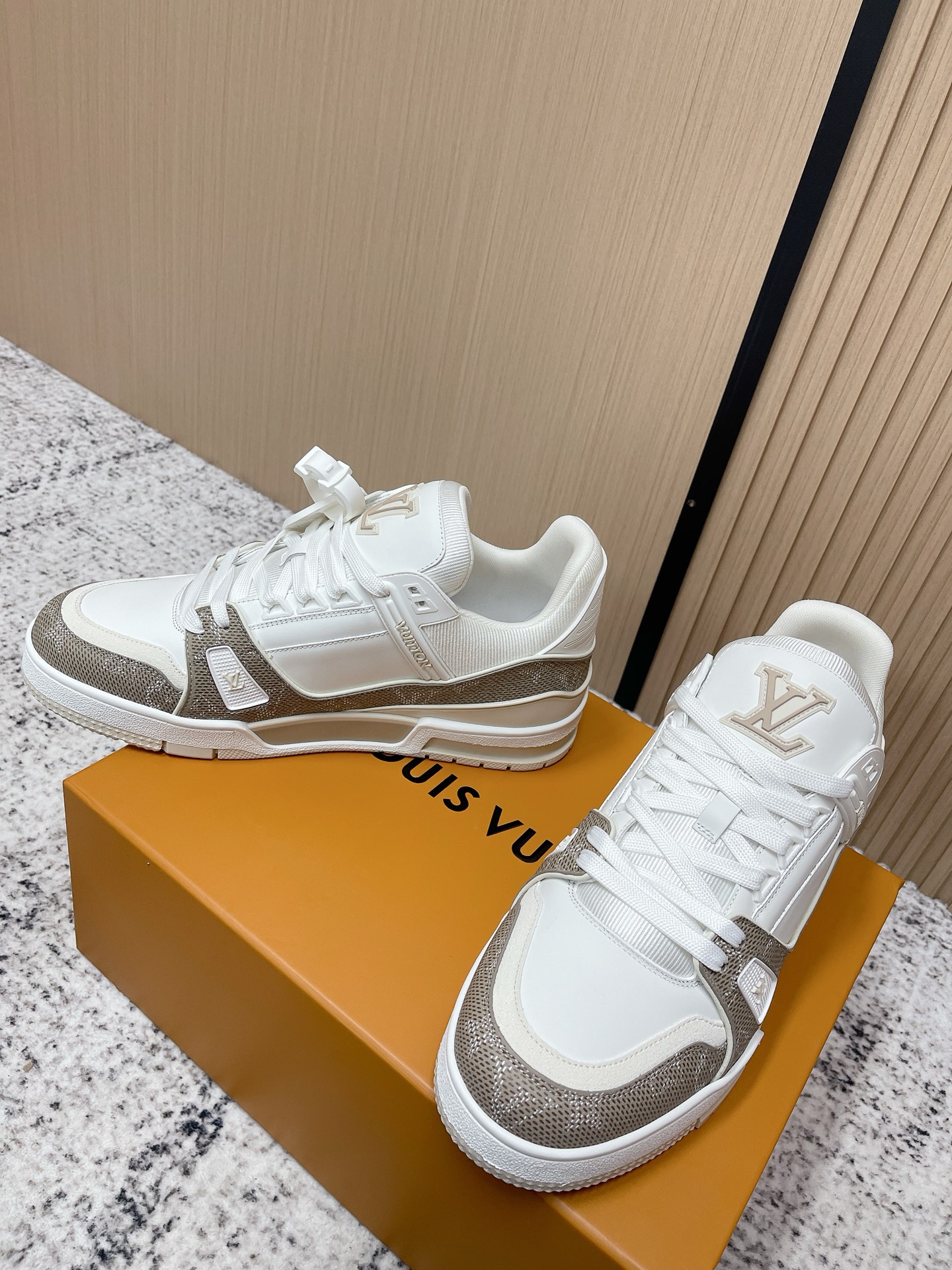 LV A貨 Trainer運動鞋 米白拼接Monogram休閒鞋| 13 LV A貨 Trainer運動鞋 米白拼接Monogram休閒鞋