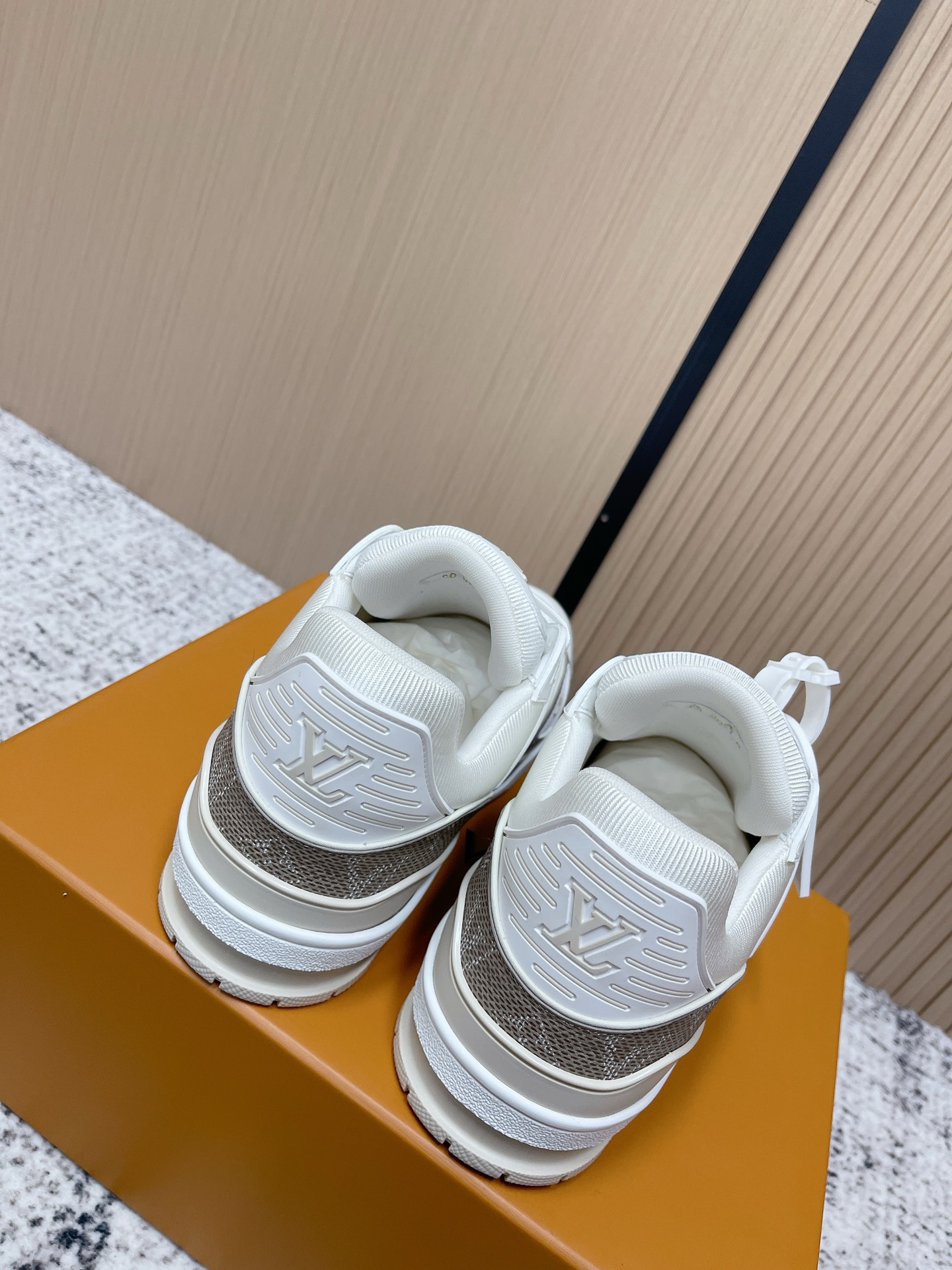 LV A貨 Trainer運動鞋 米白拼接Monogram休閒鞋| 12 LV A貨 Trainer運動鞋 米白拼接Monogram休閒鞋