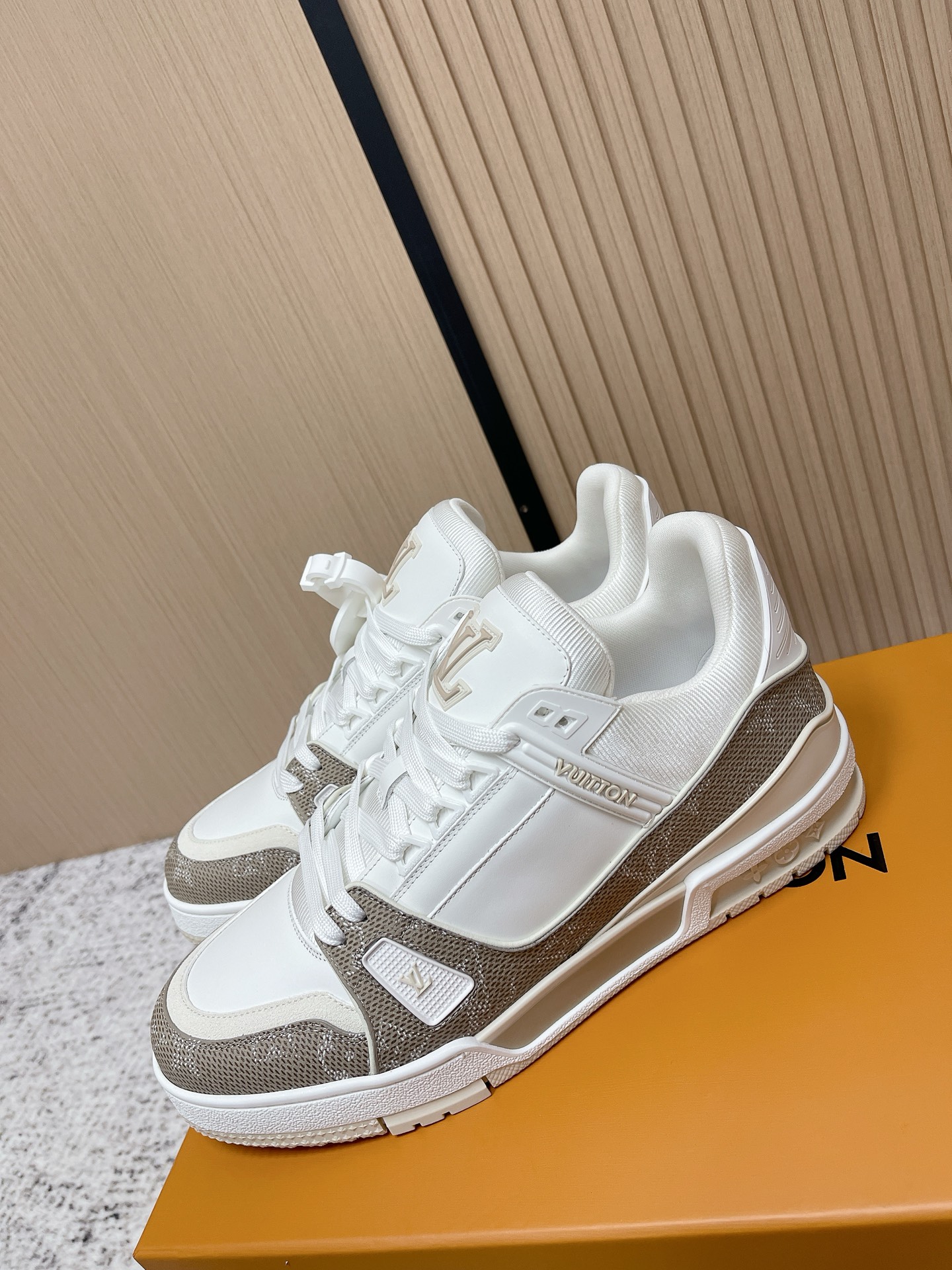 LV A貨 Trainer運動鞋 米白拼接Monogram休閒鞋| 11 LV A貨 Trainer運動鞋 米白拼接Monogram休閒鞋