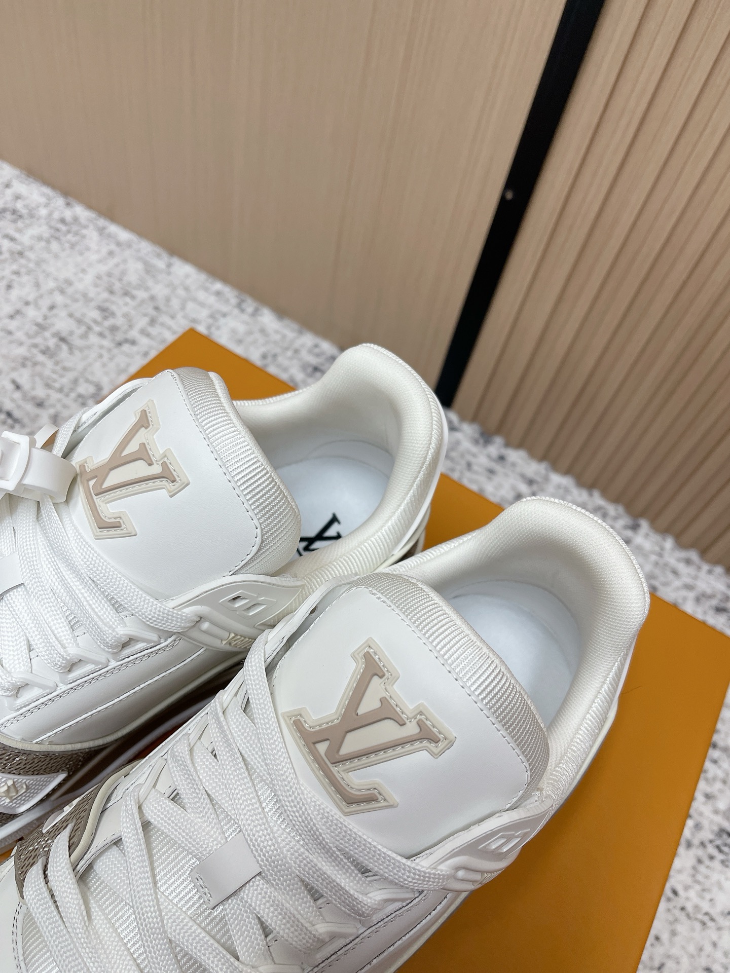 LV A貨 Trainer運動鞋 米白拼接Monogram休閒鞋| 10 LV A貨 Trainer運動鞋 米白拼接Monogram休閒鞋