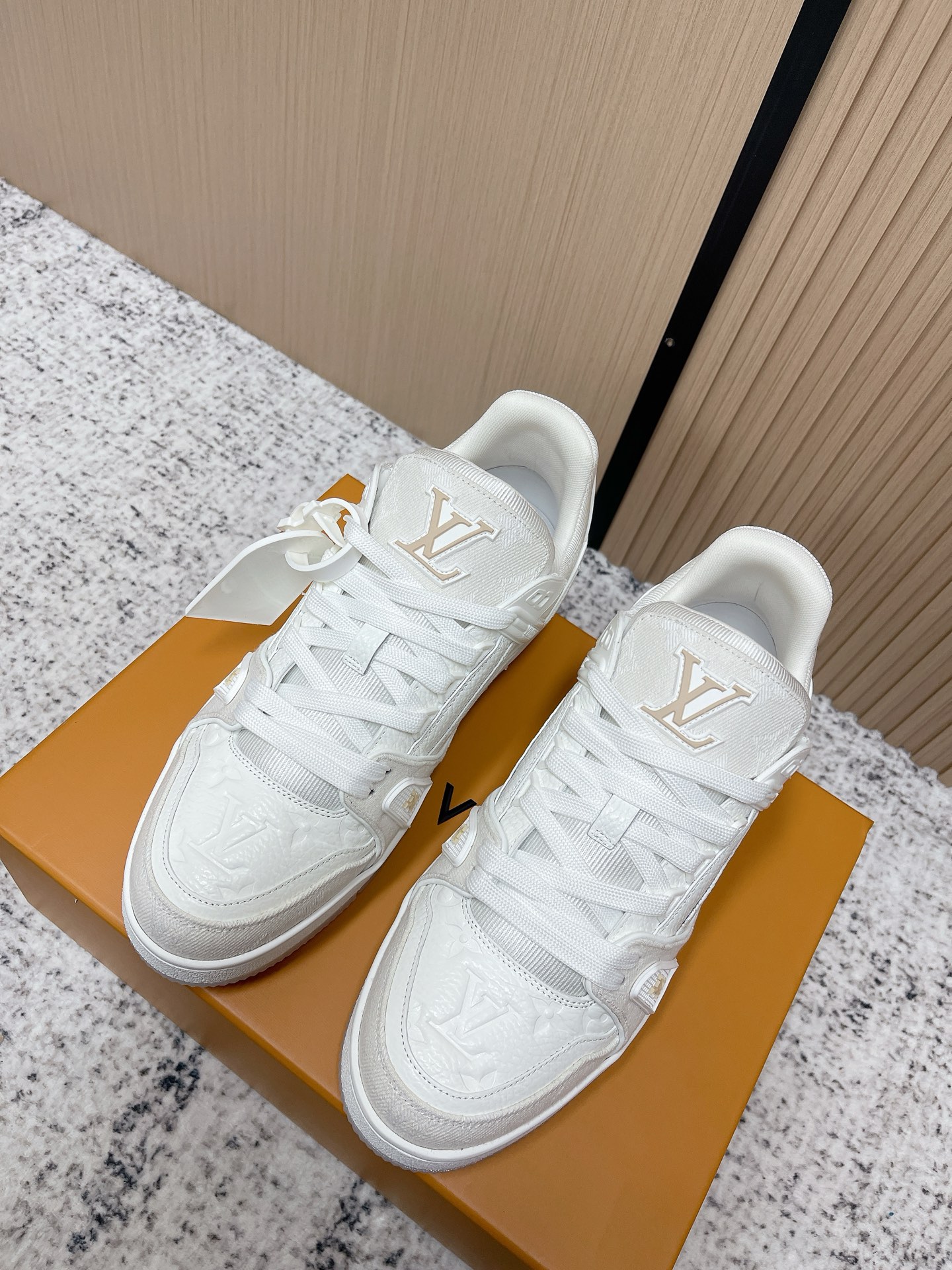 LV高仿 Trainer全白壓紋運動鞋 Monogram休閒板鞋