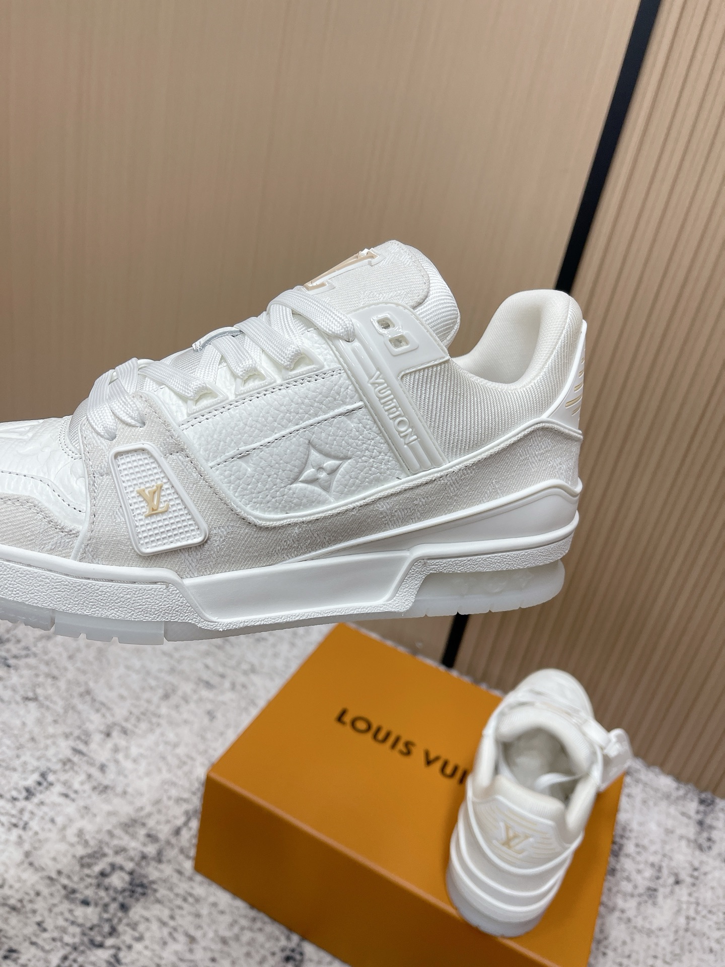 LV高仿 Trainer全白壓紋運動鞋 Monogram休閒板鞋| 5 LV高仿 Trainer全白壓紋運動鞋 Monogram休閒板鞋