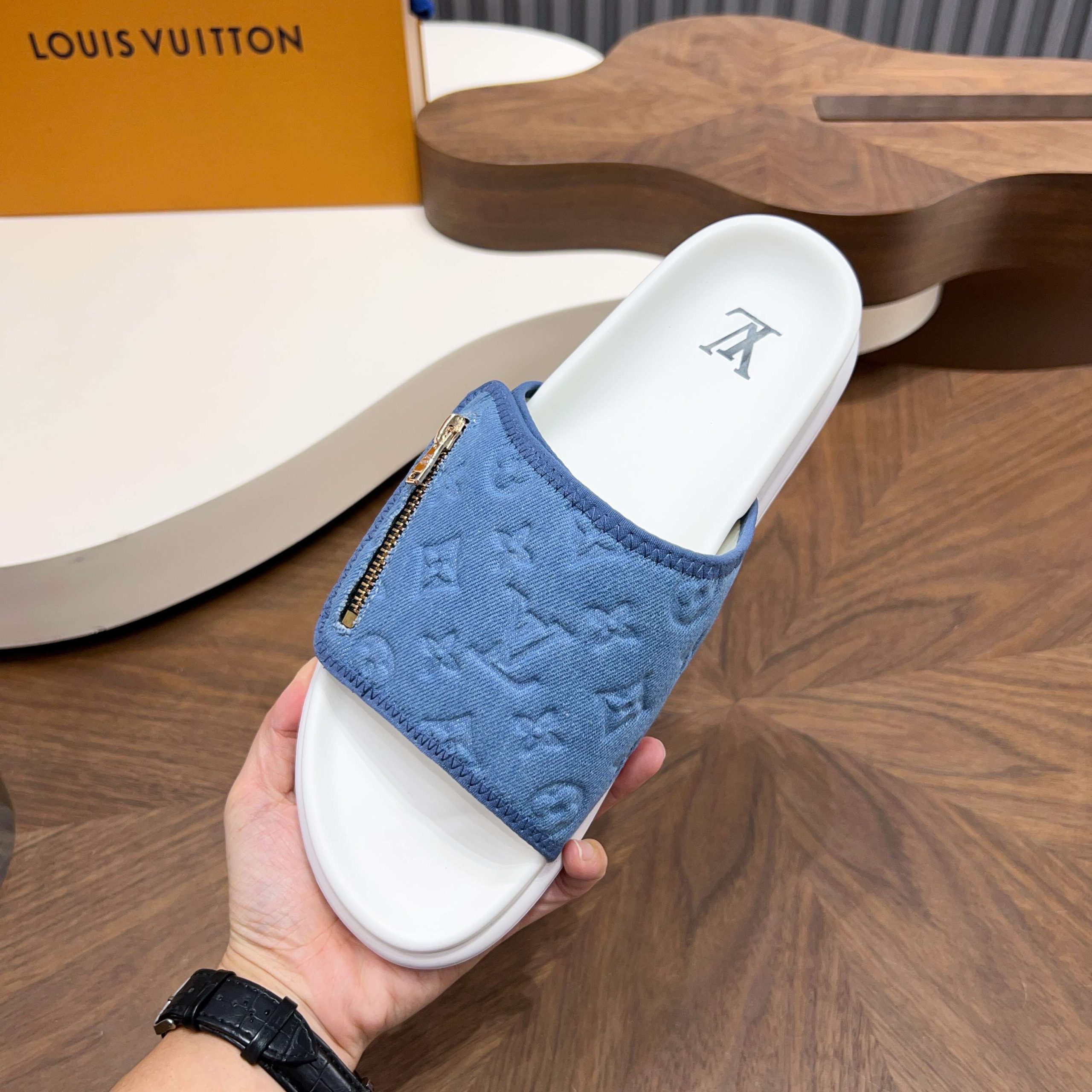 LV 一比一 男款 牛仔布Monogram拖鞋 拉鍊設計款| 11 LV 一比一 男款 牛仔布Monogram拖鞋 拉鍊設計款
