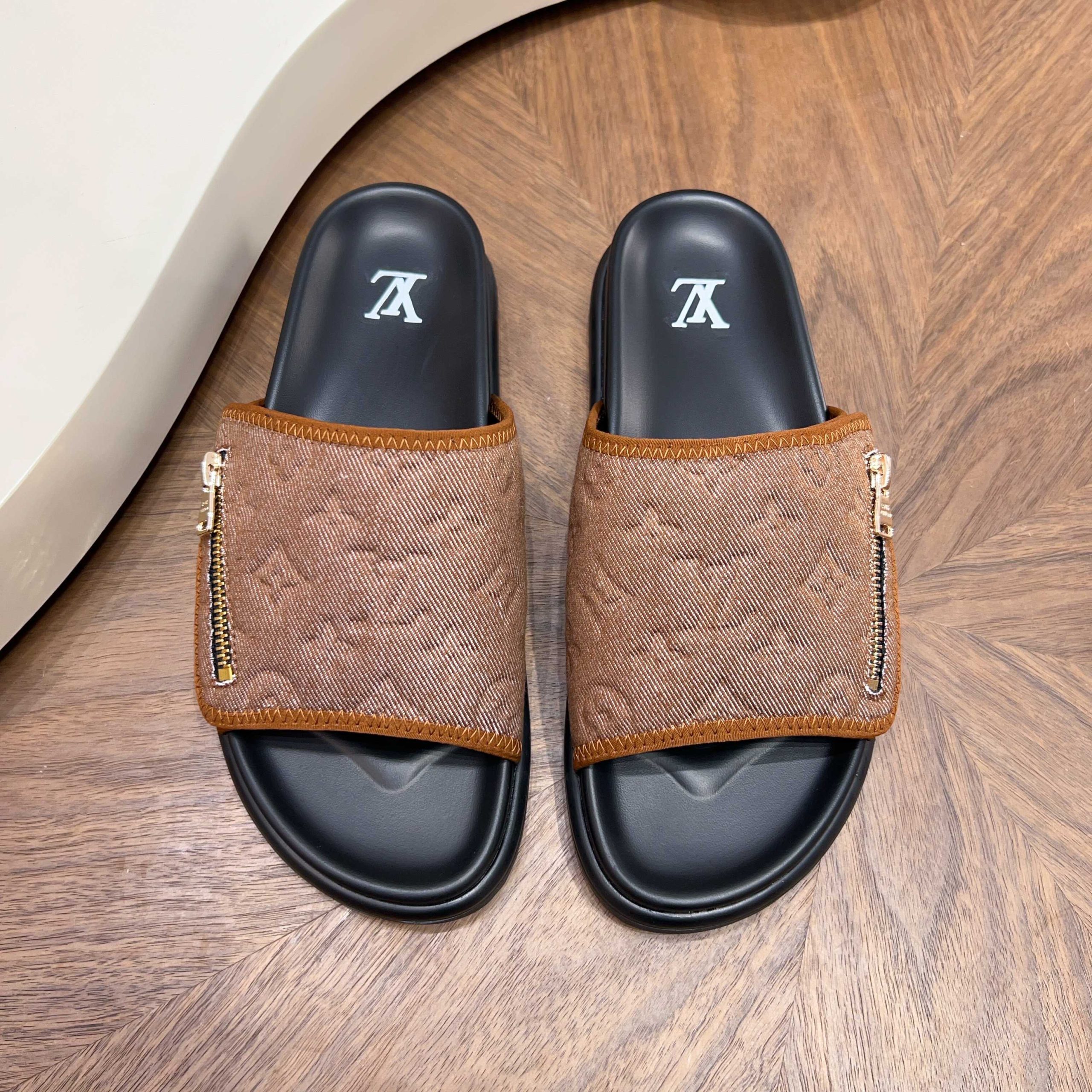 LV 原單 男款 棕色Monogram拖鞋 經典百搭款