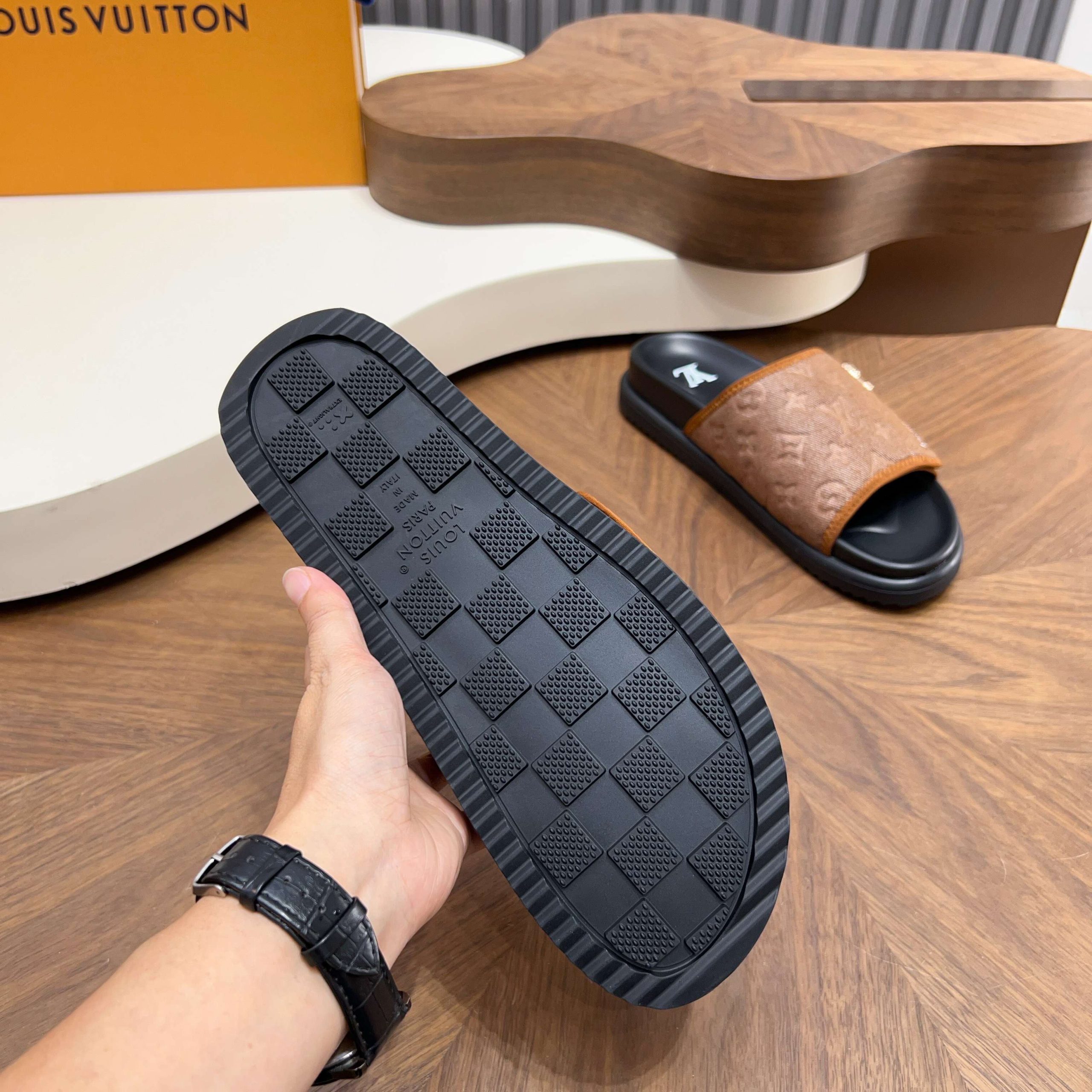 LV 原單 男款 棕色Monogram拖鞋 經典百搭款