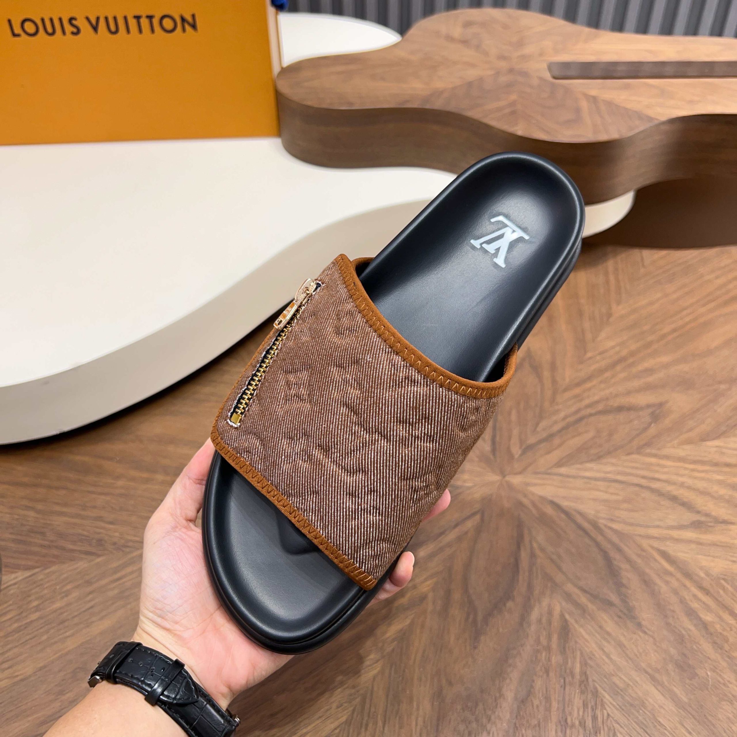 LV 原單 男款 棕色Monogram拖鞋 經典百搭款