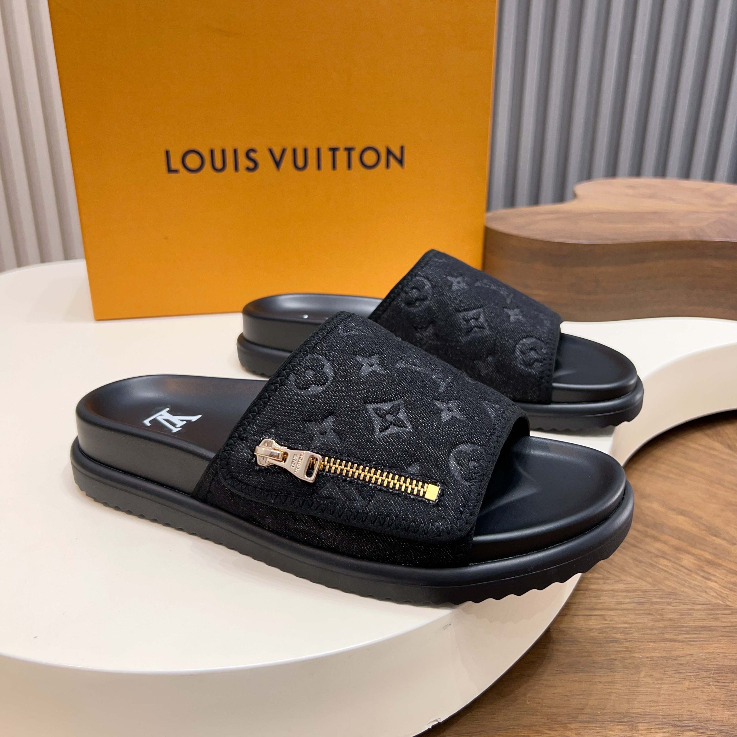 LV A貨 男款 黑色Monogram拖鞋 拉鍊休閒款| 8 LV A貨 男款 黑色Monogram拖鞋 拉鍊休閒款