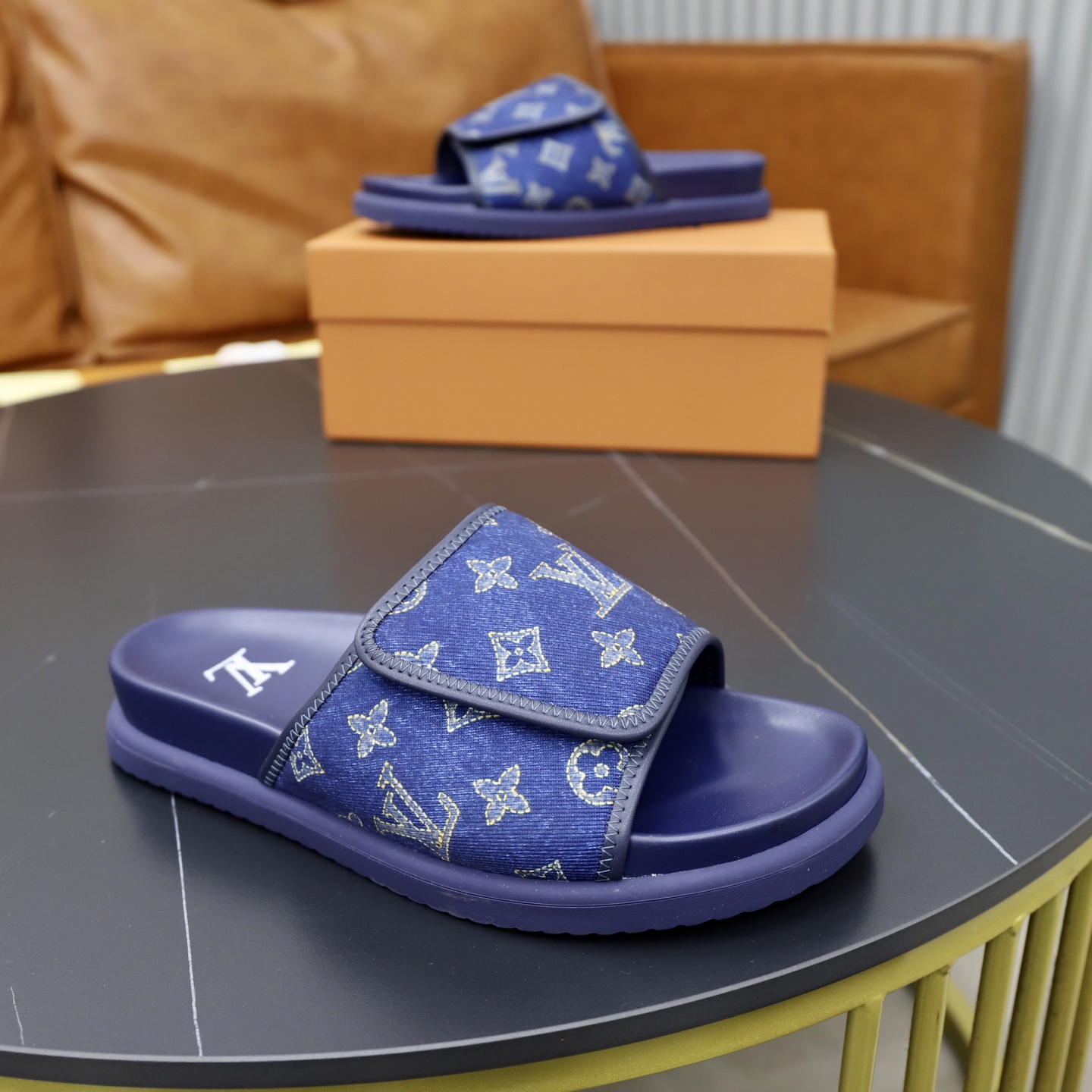 LV 原單 男款 拖鞋 Monogram 丹寧藍 時尚潮流款| 8 LV 原單 男款 拖鞋 Monogram 丹寧藍 時尚潮流款