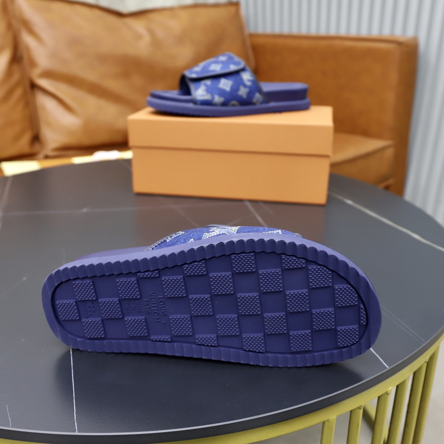 LV 原單 男款 拖鞋 Monogram 丹寧藍 時尚潮流款| 7 LV 原單 男款 拖鞋 Monogram 丹寧藍 時尚潮流款