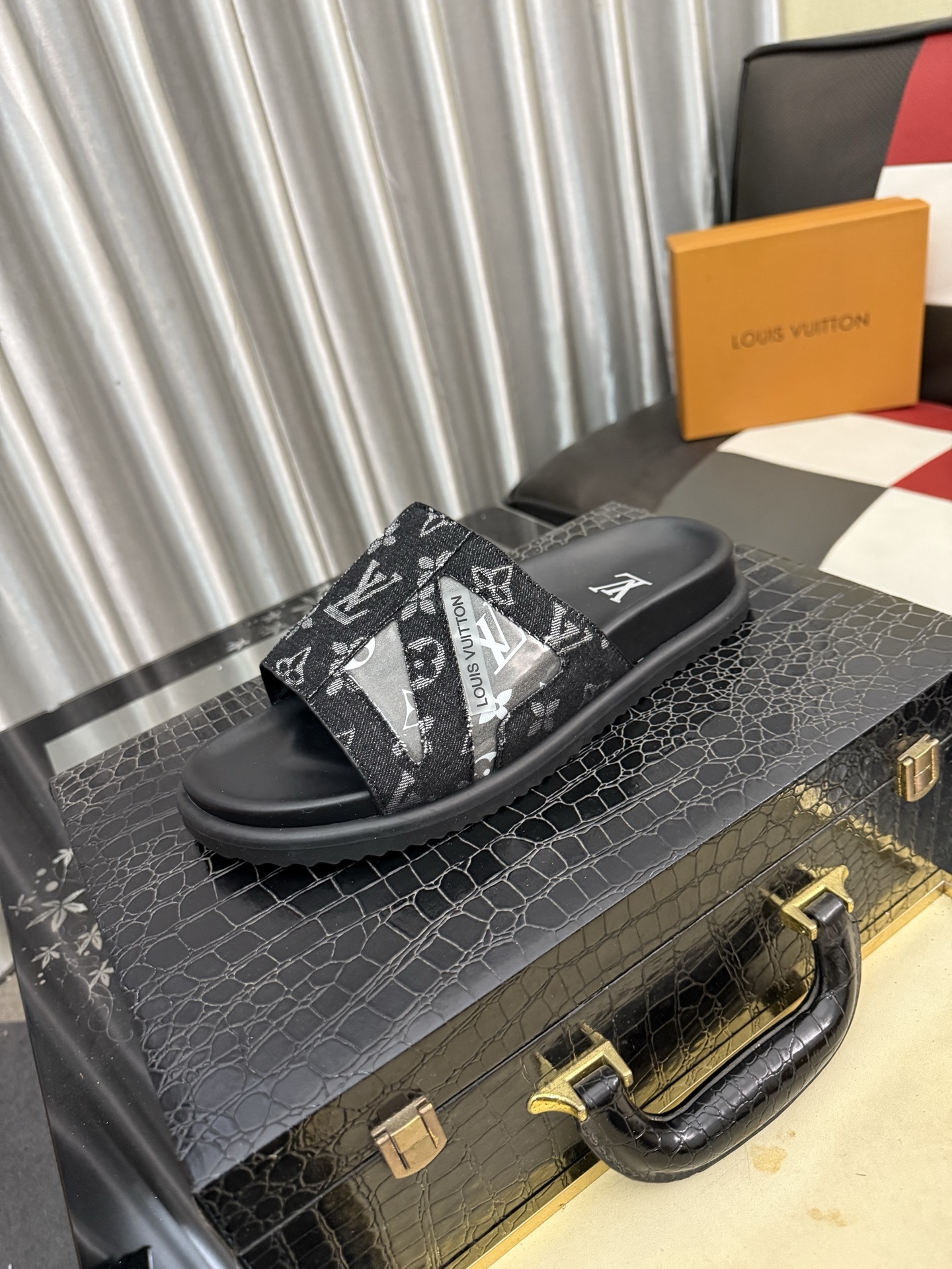 LV A貨 男款 拖鞋 拼接設計 黑灰配色 潮流街頭風