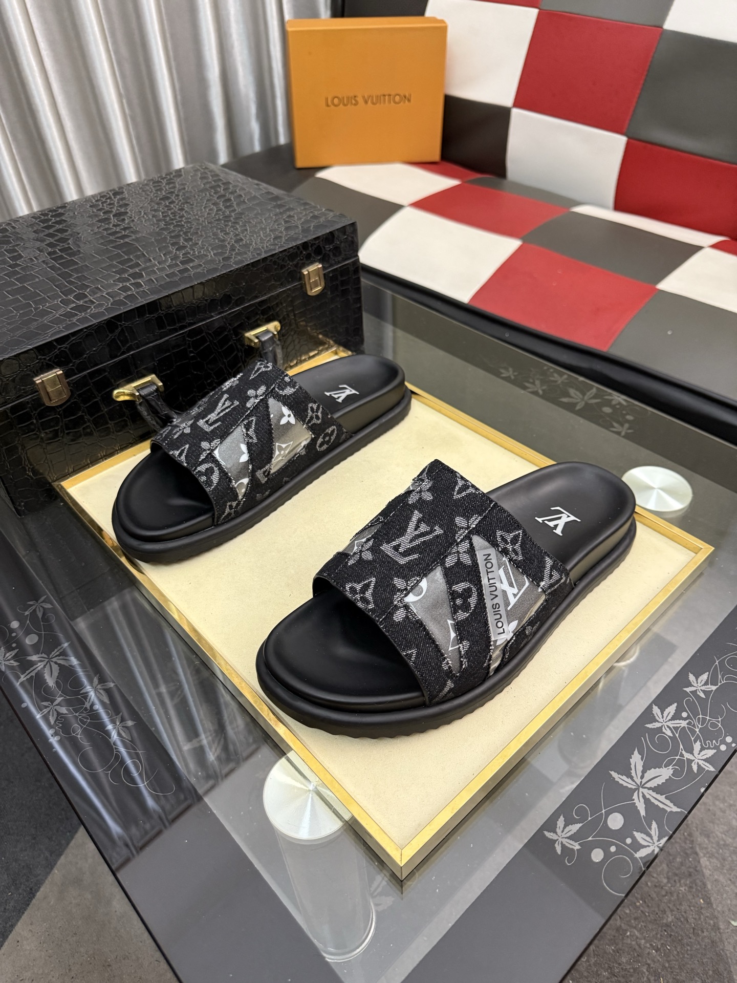 LV A貨 男款 拖鞋 拼接設計 黑灰配色 潮流街頭風| 3 LV A貨 男款 拖鞋 拼接設計 黑灰配色 潮流街頭風