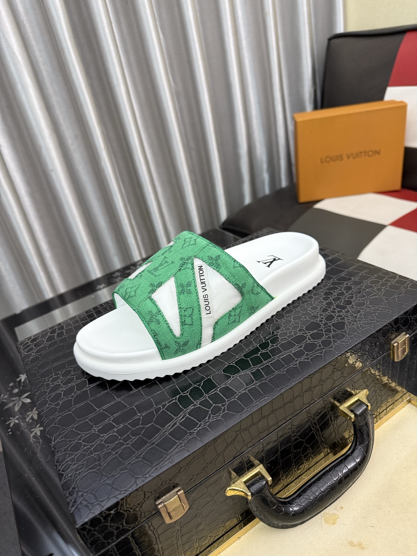 LV 一比一 男款 拖鞋 綠色 Monogram 拼接設計 潮流休閒風
