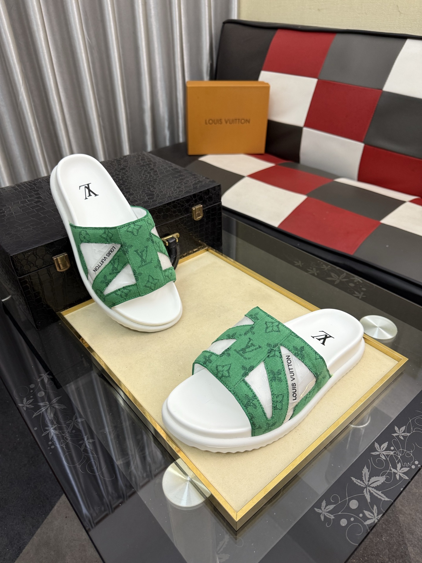 LV 一比一 男款 拖鞋 綠色 Monogram 拼接設計 潮流休閒風