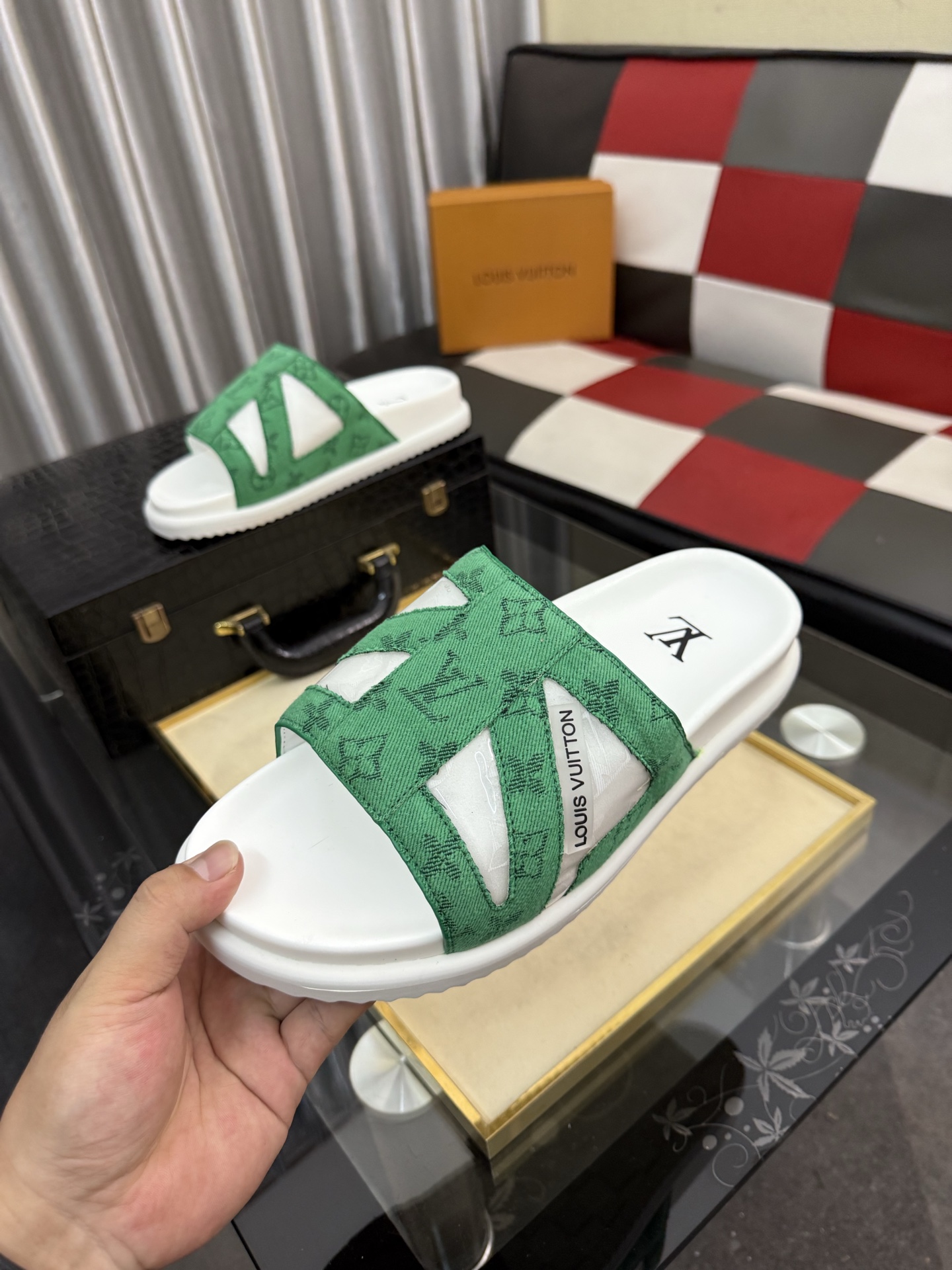 LV 一比一 男款 拖鞋 綠色 Monogram 拼接設計 潮流休閒風