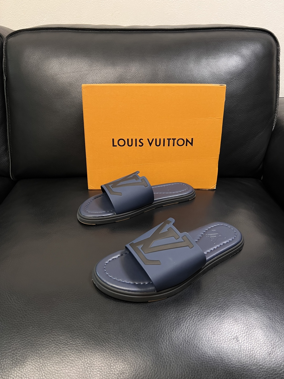 LV A貨 男款 拖鞋 深藍色 大Logo設計 沉穩商務風