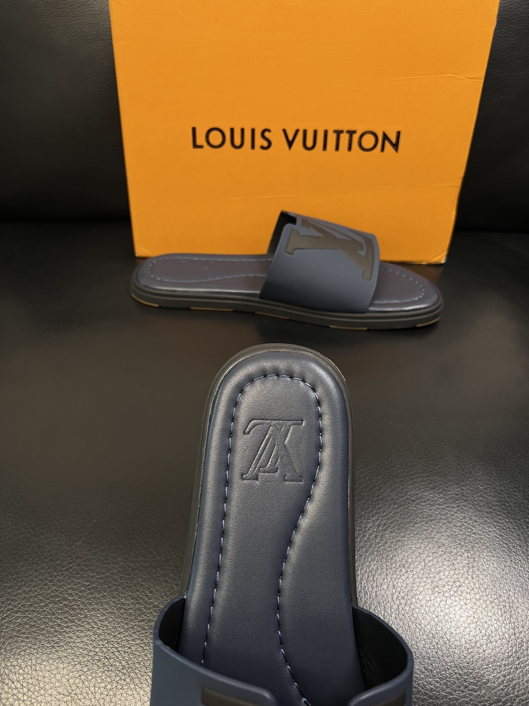 LV A貨 男款 拖鞋 深藍色 大Logo設計 沉穩商務風