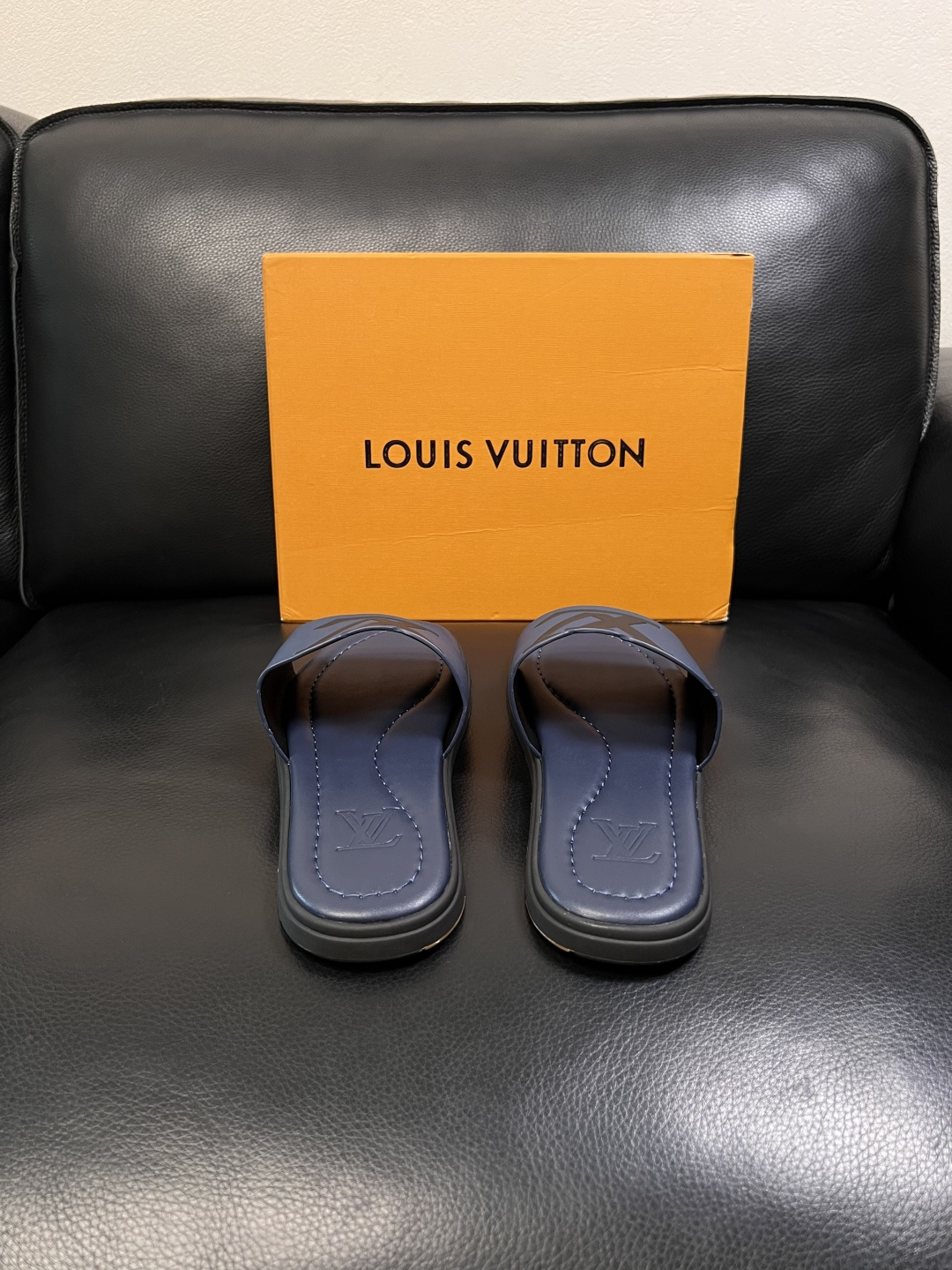 LV A貨 男款 拖鞋 深藍色 大Logo設計 沉穩商務風